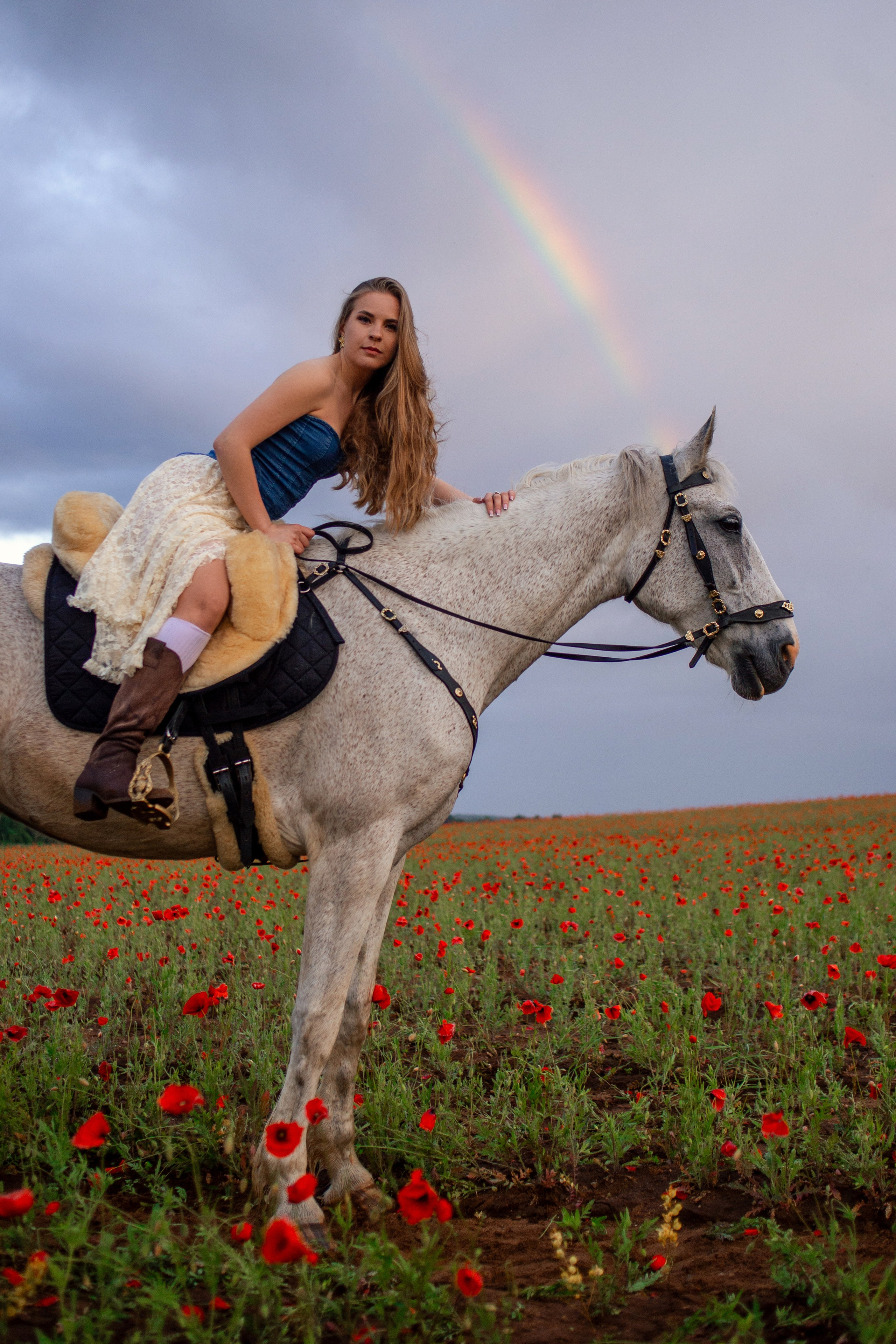 Фотосессия в маковых полях