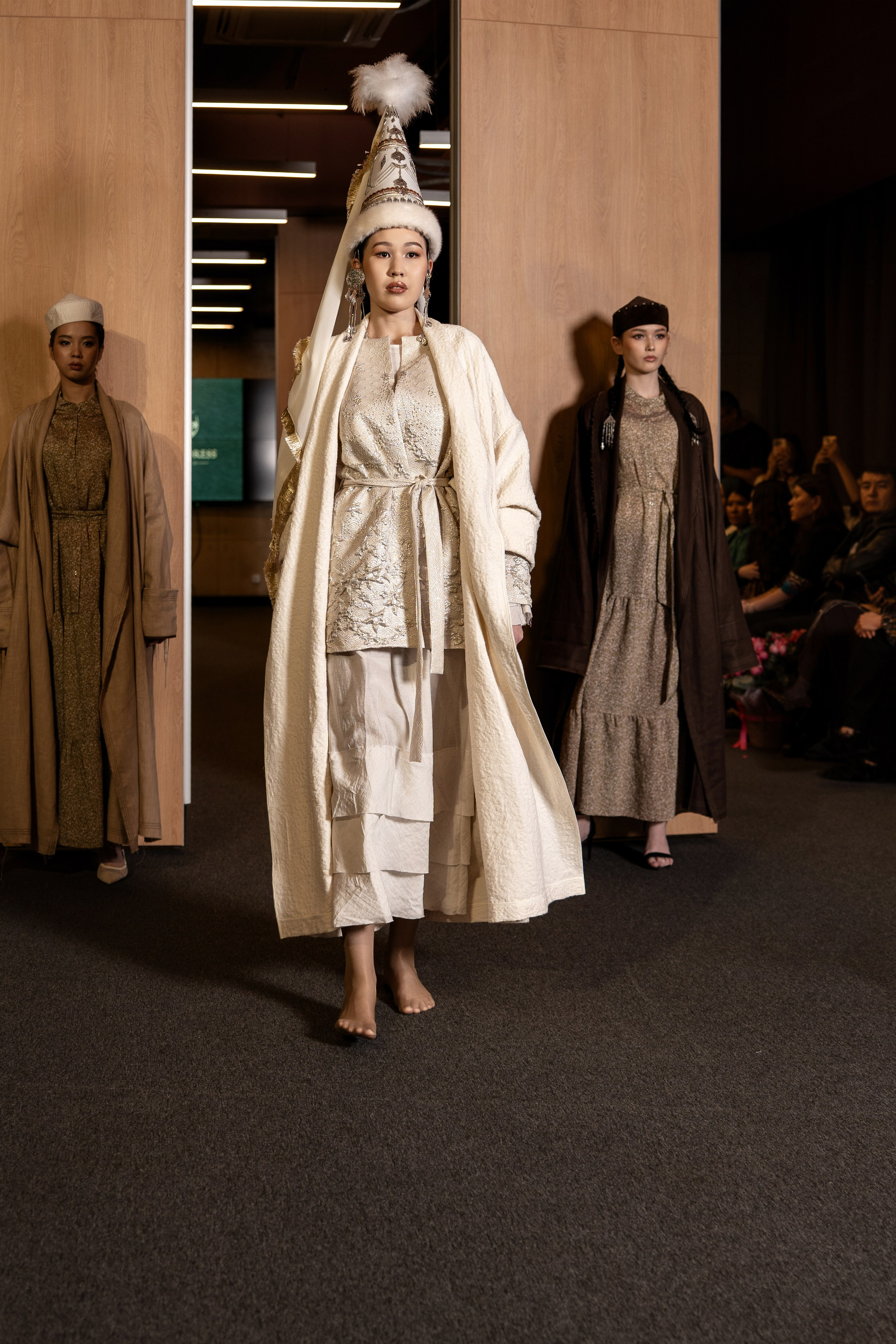 Brand NIET DRESS. Сайт Алматинского НЮ АРТ, будуар и фэшн фотографа Дениса Карпенко