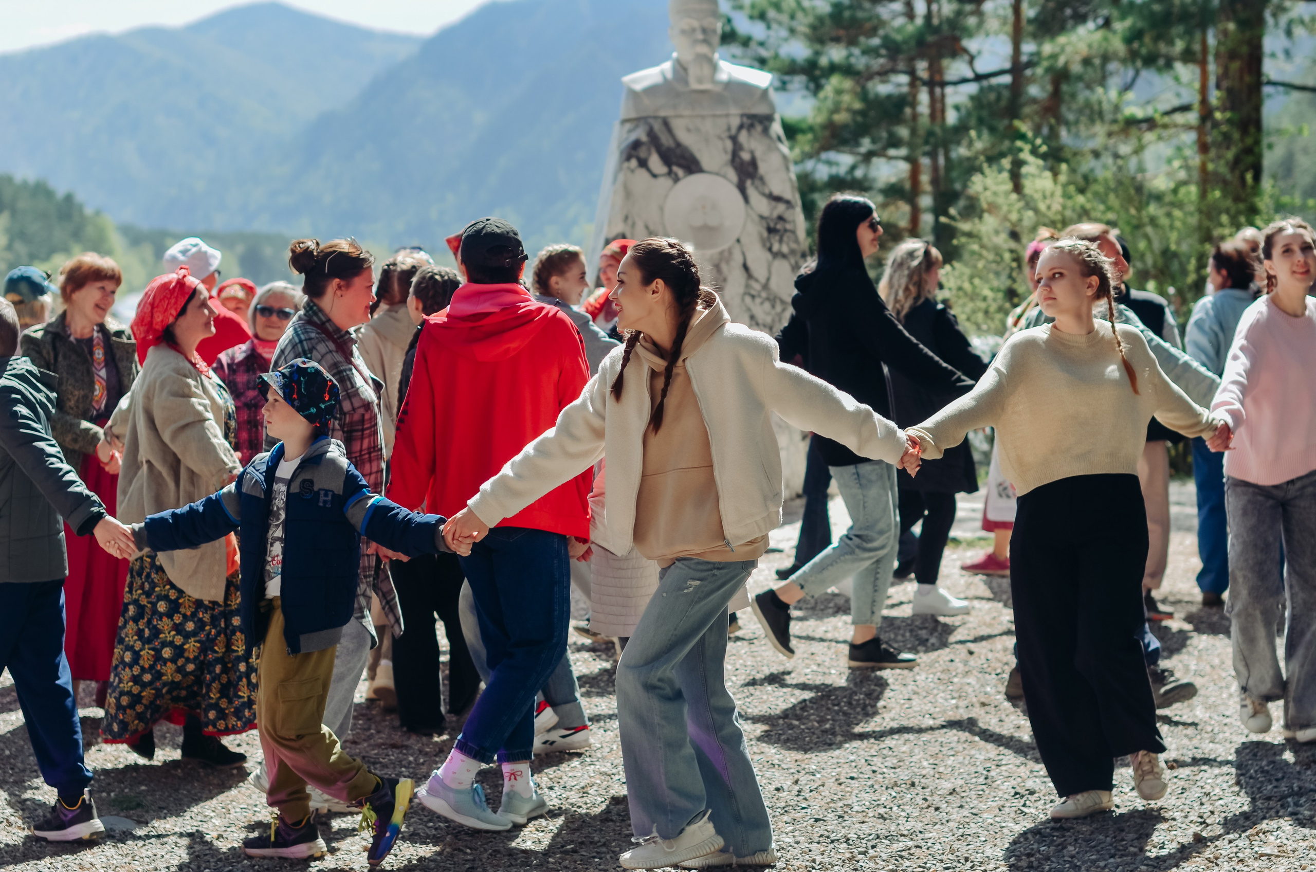 Фестиваль «Цветение Маральника на Алтае 2025». Фоторепортаж. Денисова Аля — фотограф для парных съемок и индивидуальных историй в Барнауле