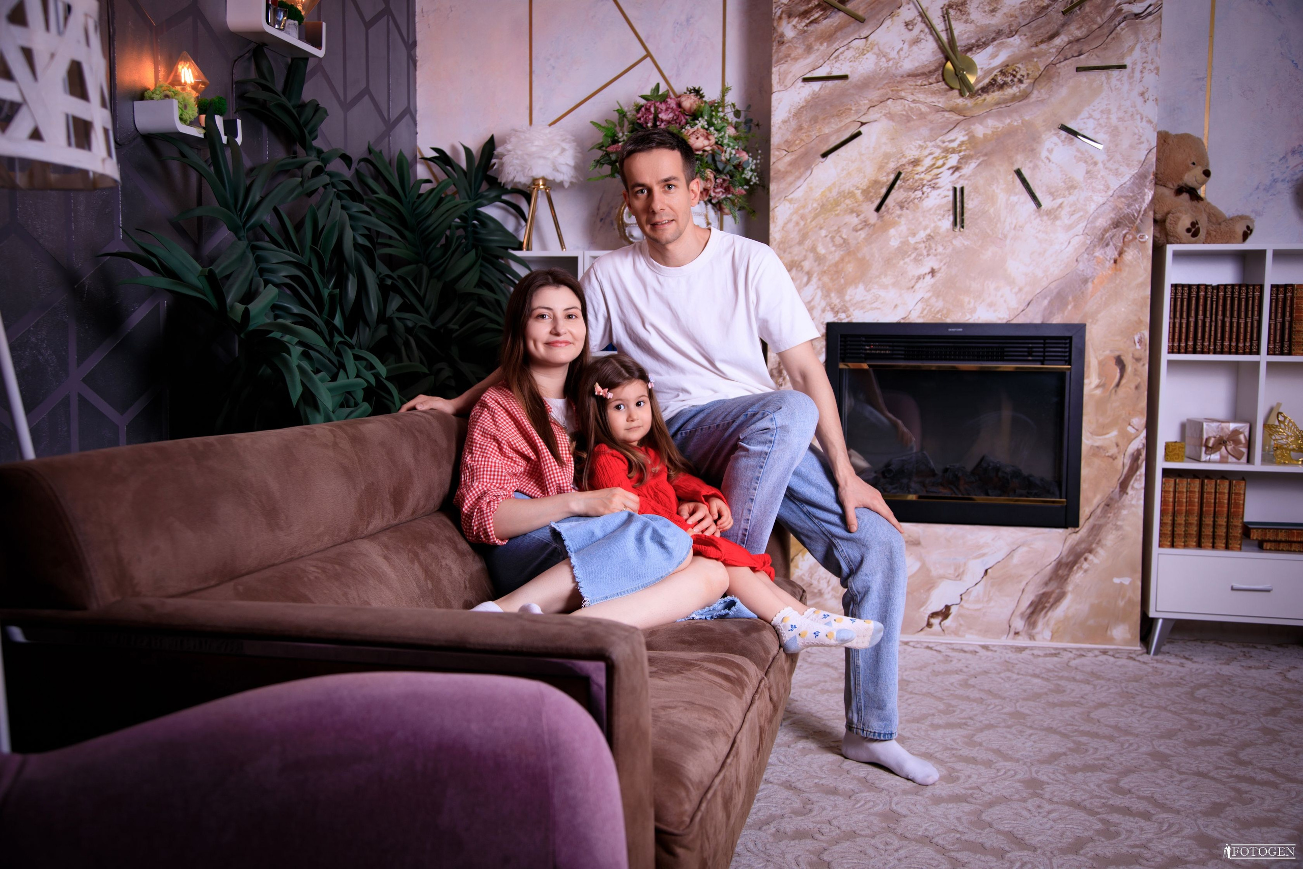 Семейная фотосессия: мама, папа и малыш | Портфолио Fotogen. Интерьерная фотостудия FOTOGEN г. Краснодар