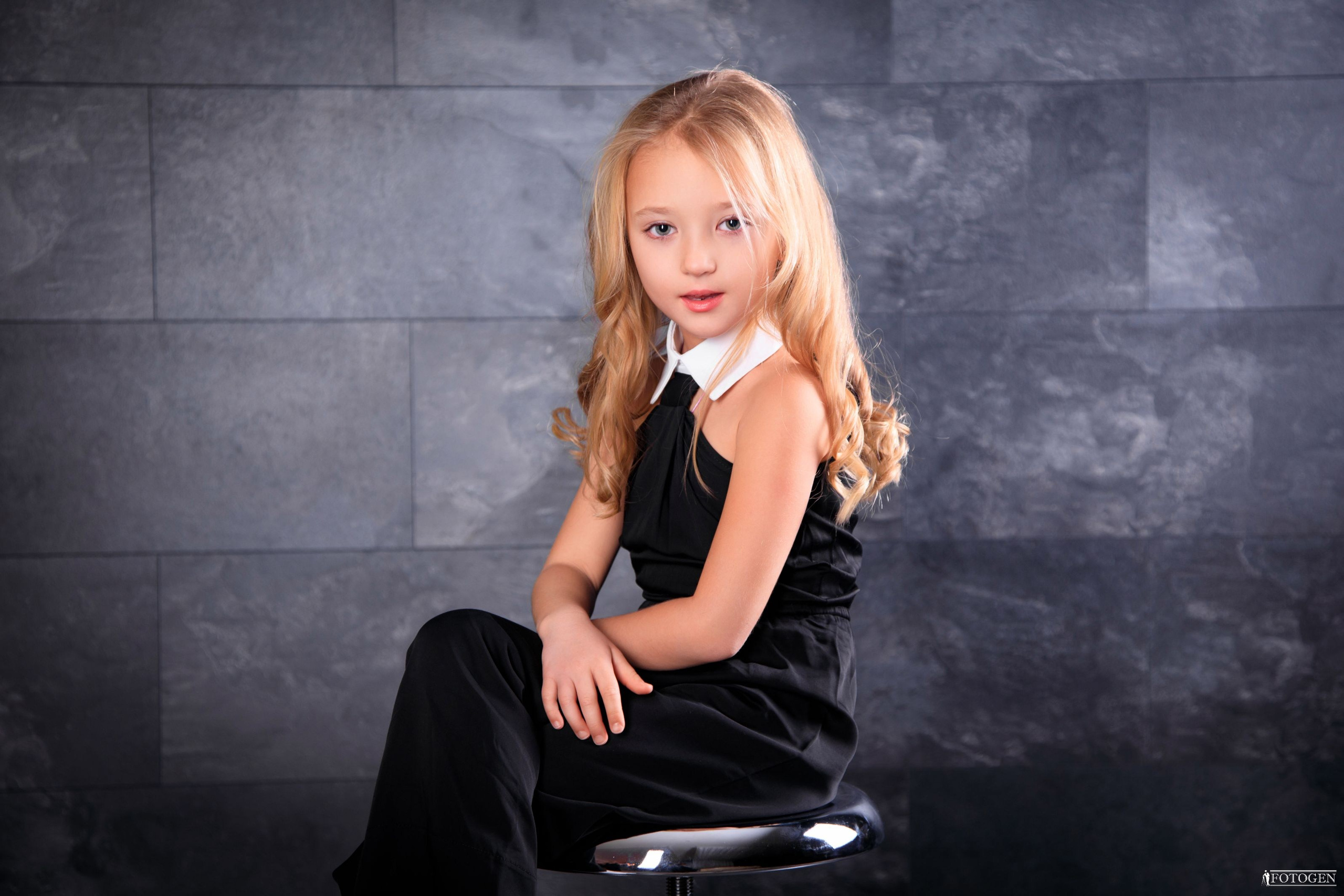 Детская фотосессия в студии в Краснодаре | Фотостудия FOTOGEN - Фотосессия для девочки в стиле принцессы.