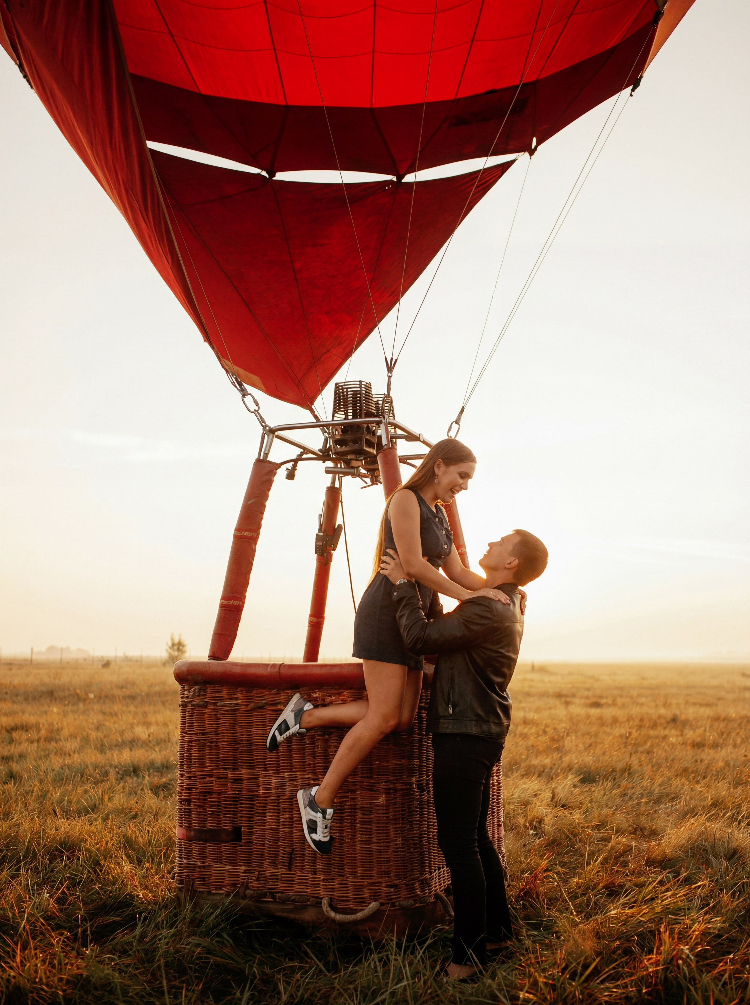 Фотосессия Love Story на воздушном шаре: рассвет в Логиново | Фотограф Дмитрий Судаков. Фотограф Дмитрий Судаков — Свадебная и репортажная съемка в Екатеринбурге и Москве