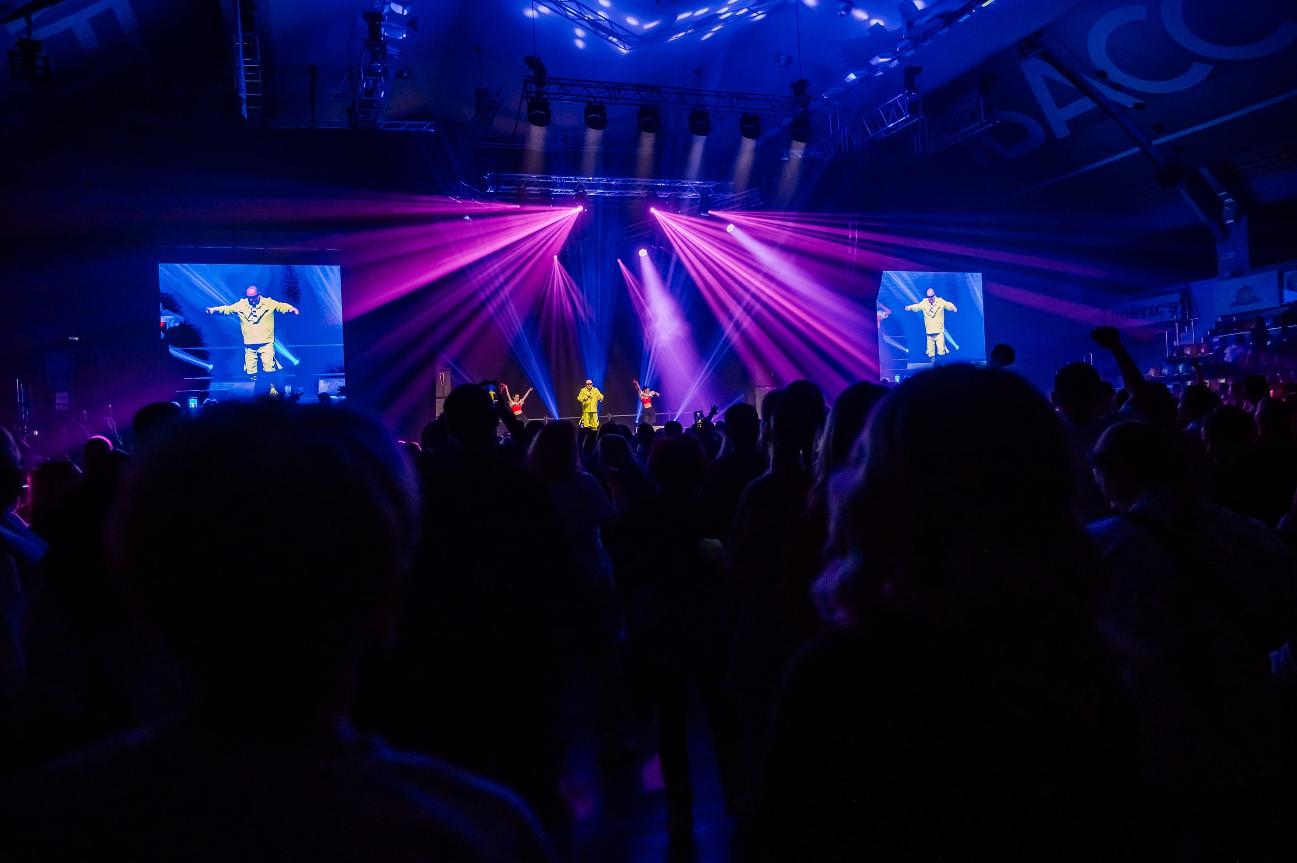 Дискач 90-х в Кемерово, СРК Арена. Детский фотограф, семейный фотограф и репортажи в Кемерово