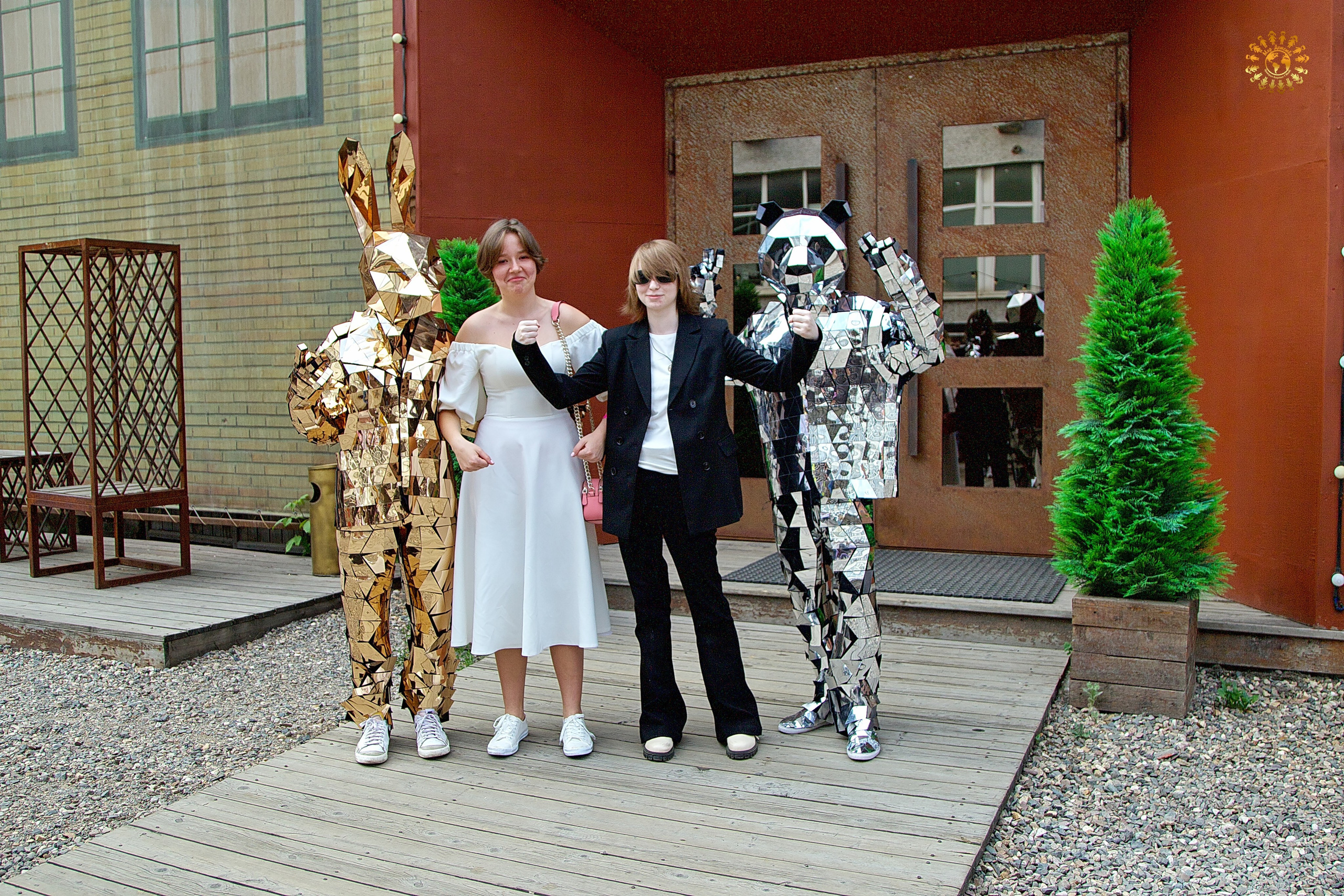 Выпускной 2023 (9-й класс, школа № 46). Loft Urban. Москва. Репортажная съемка в Москве и области. Анималистика