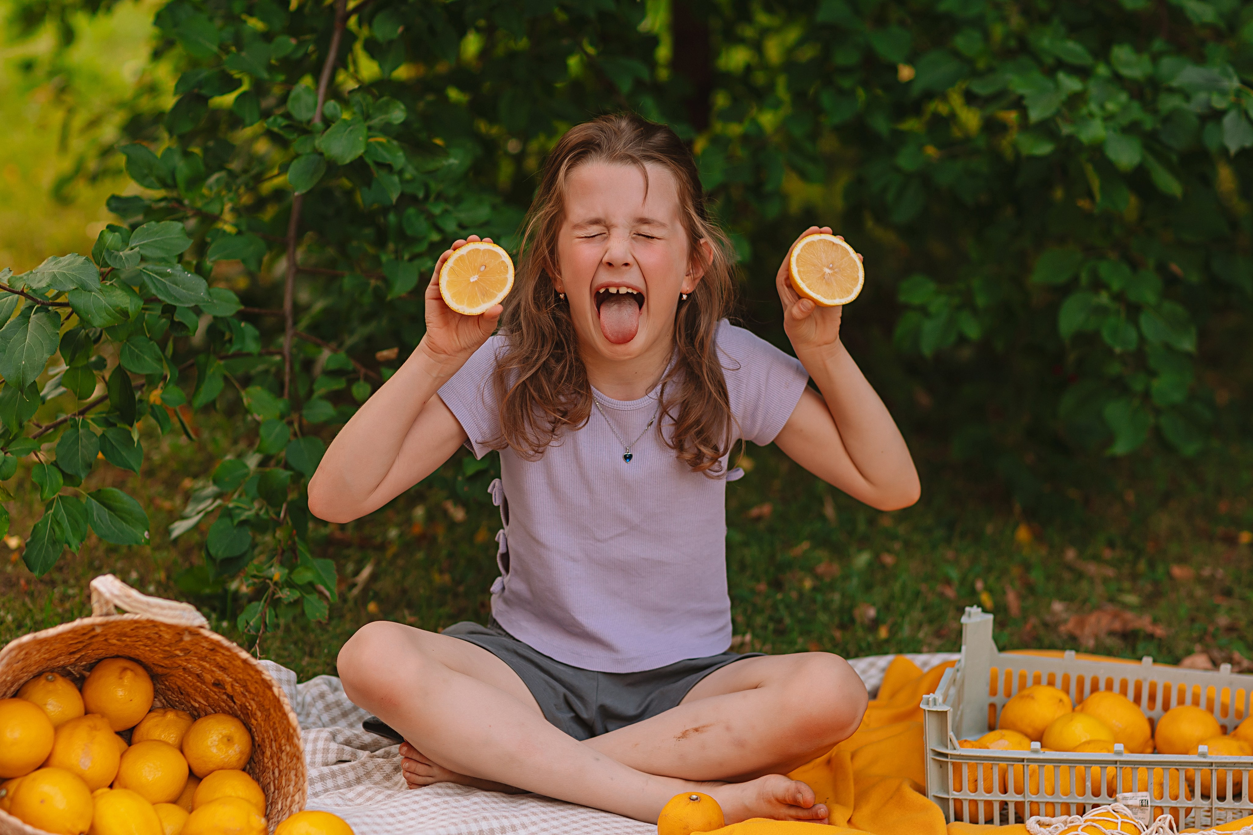 Лимоны. Семейный фотограф Тюмень, фотограф на роды Салмина Мария