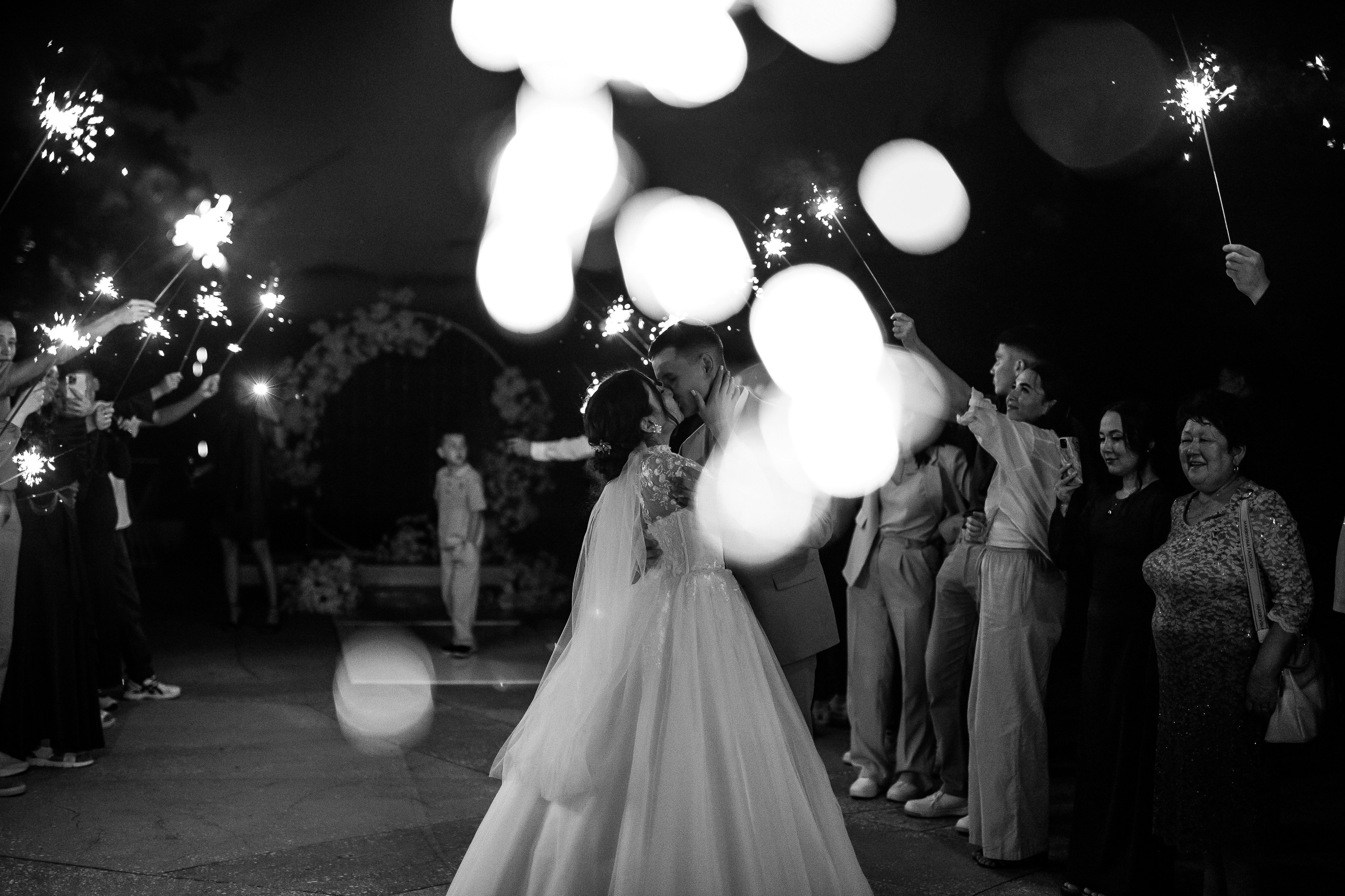 Свадьба в Динопарке. Свадебный фотограф Виктория Чуйко Магнитогорск. Визуал для бизнеса