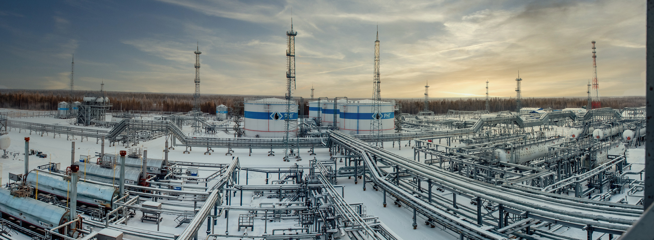 Панорама месторождения. РНГ. Промышленность. Нефть.