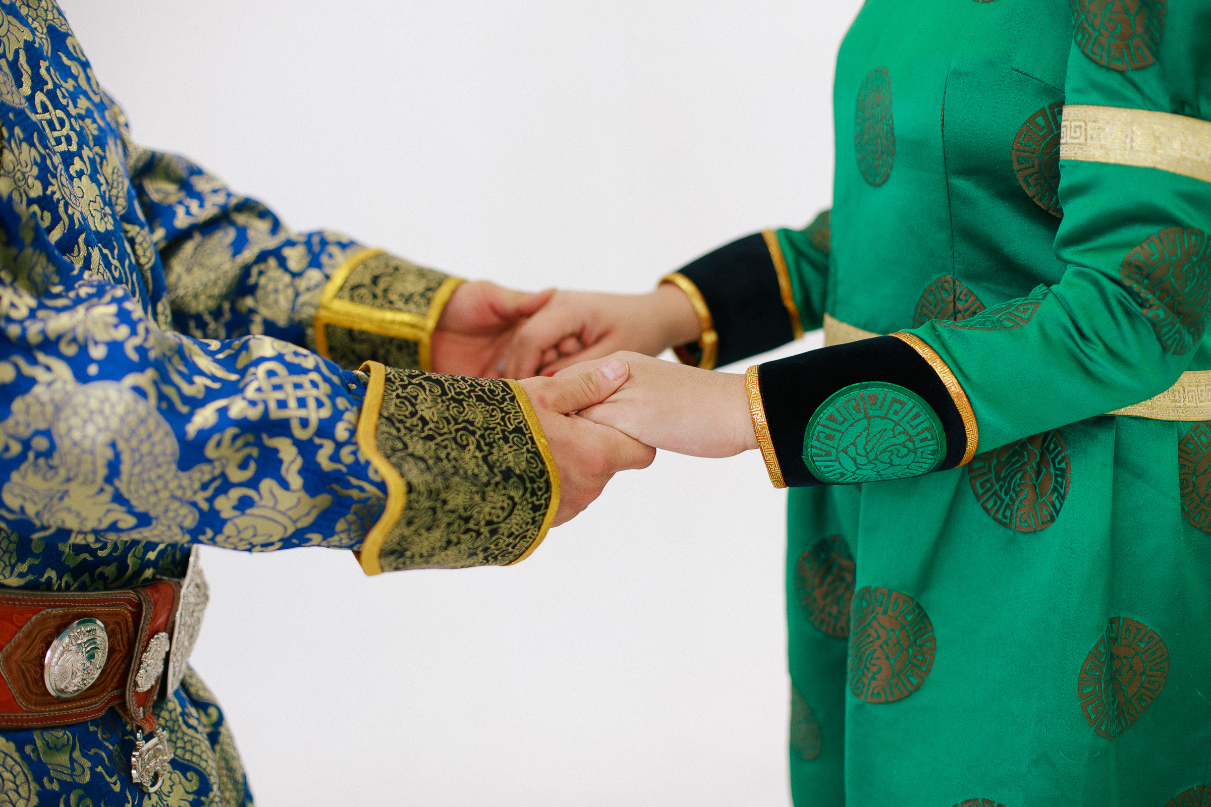 Семейная фотосессия в национальных костюмах. Семейный и детский фотограф в г. Улан-Удэ