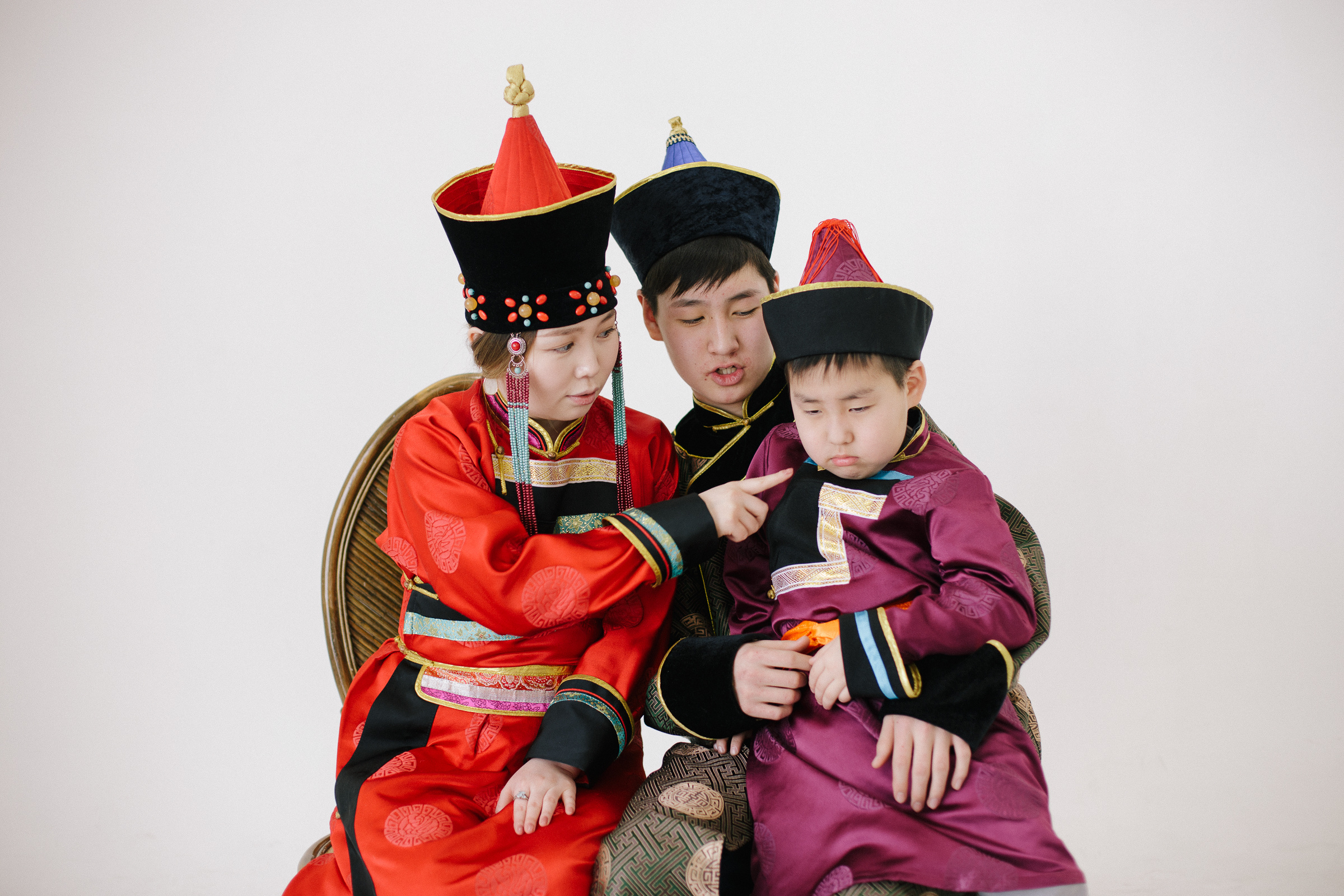 Семейная фотосессия в национальных костюмах. Семейный и детский фотограф в г. Улан-Удэ