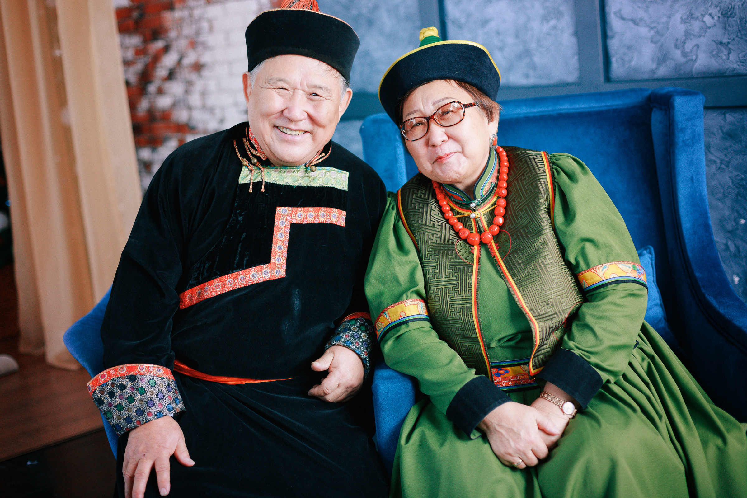 Семейная фотосессия в национальных костюмах. Семейный и детский фотограф в г. Улан-Удэ