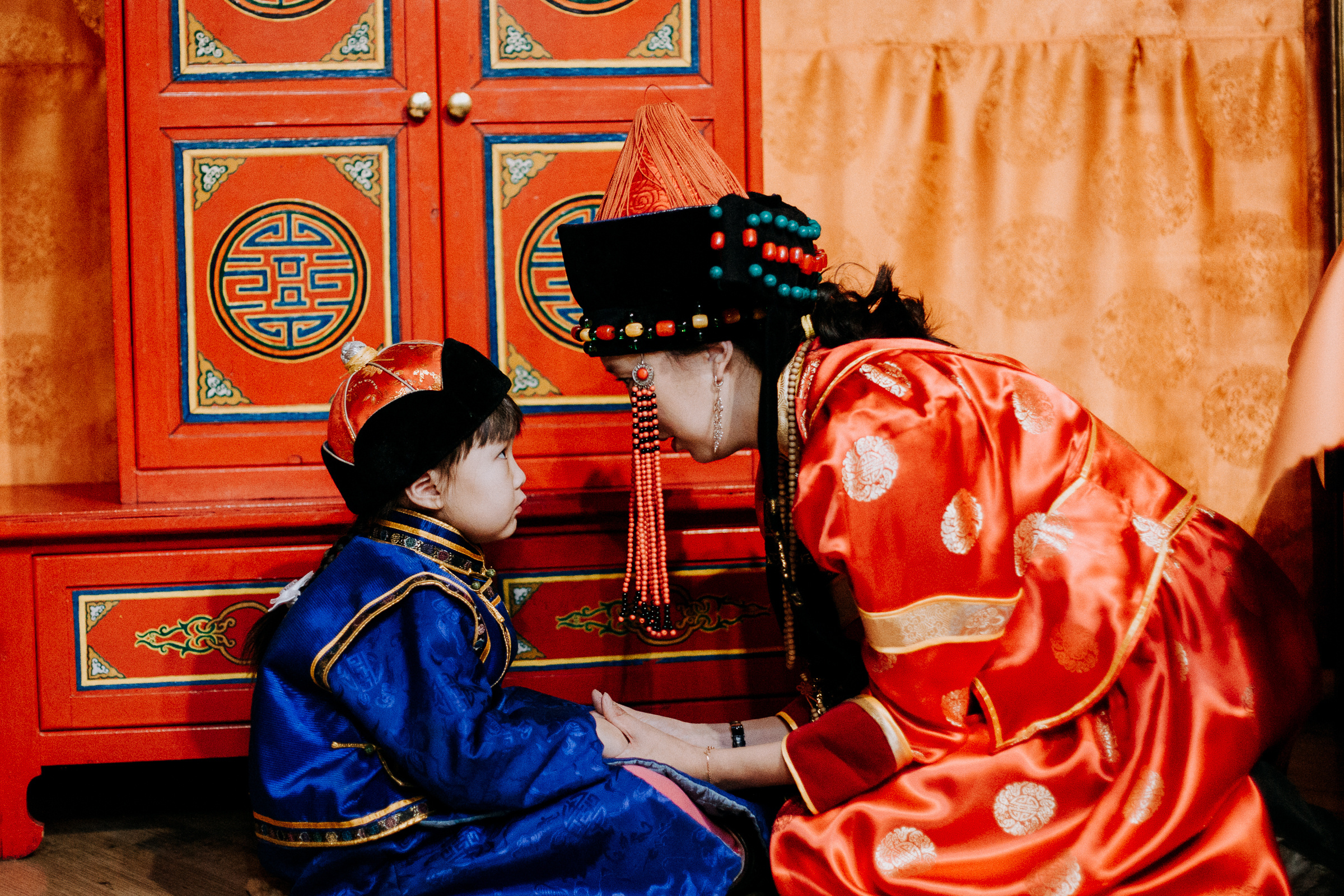 Семейная фотосессия в национальных костюмах. Семейный и детский фотограф в г. Улан-Удэ