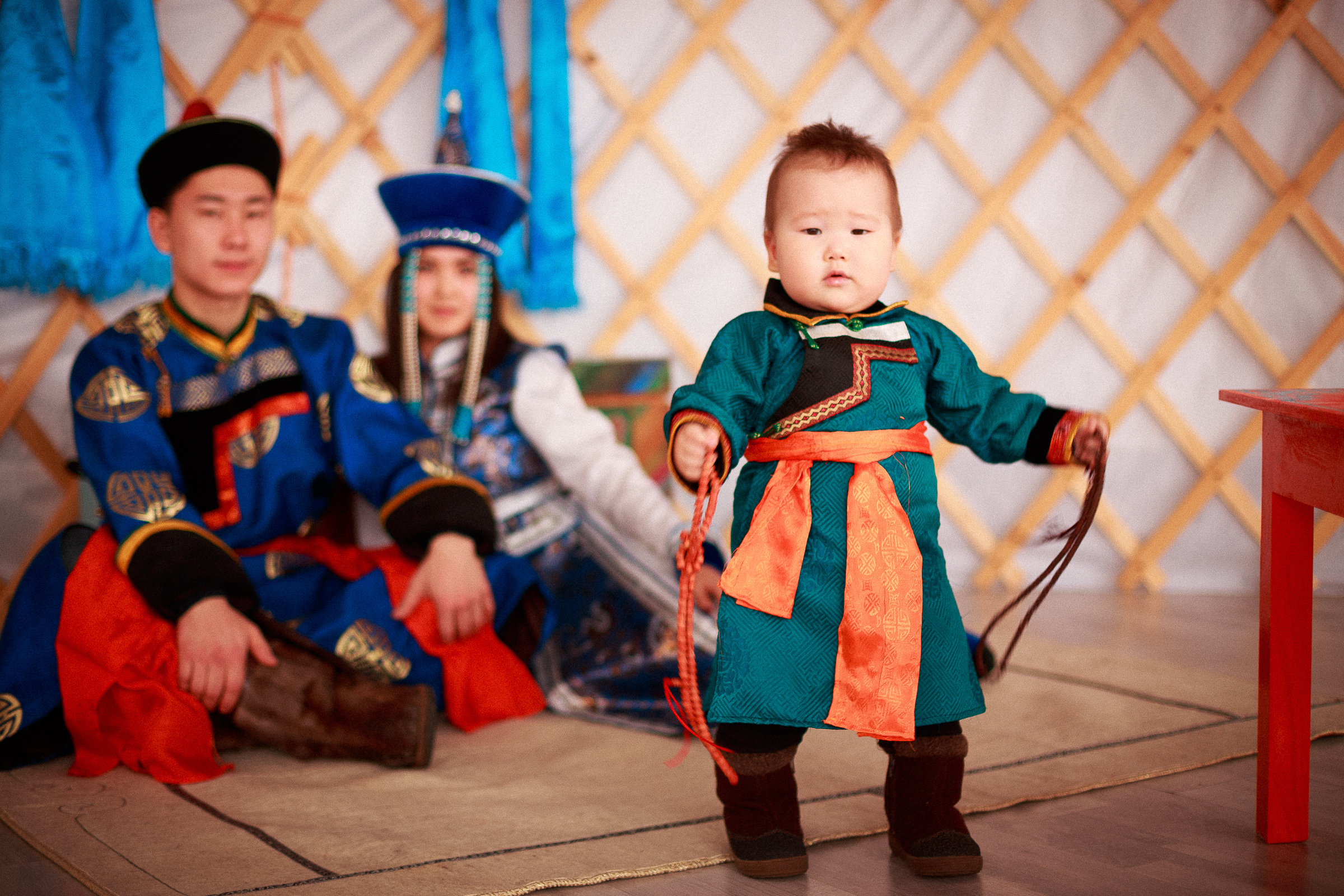Семейная фотосессия в национальных костюмах. Семейный и детский фотограф в г. Улан-Удэ