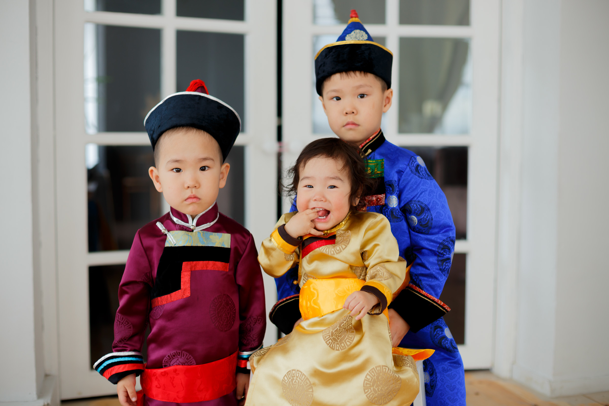 Семейная фотосессия в национальных костюмах. Семейный и детский фотограф в г. Улан-Удэ