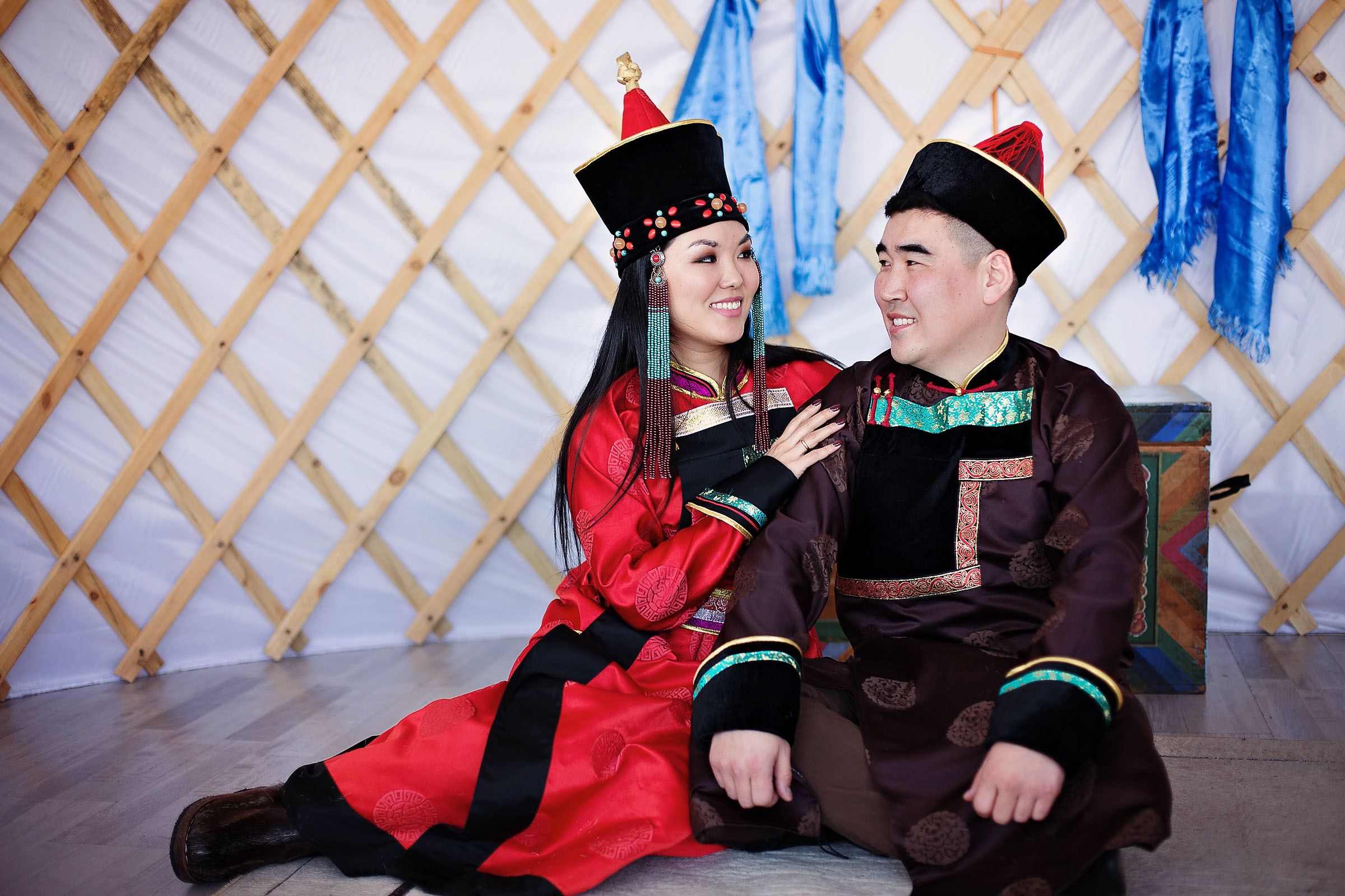 Семейная фотосессия в национальных костюмах. Семейный и детский фотограф в г. Улан-Удэ