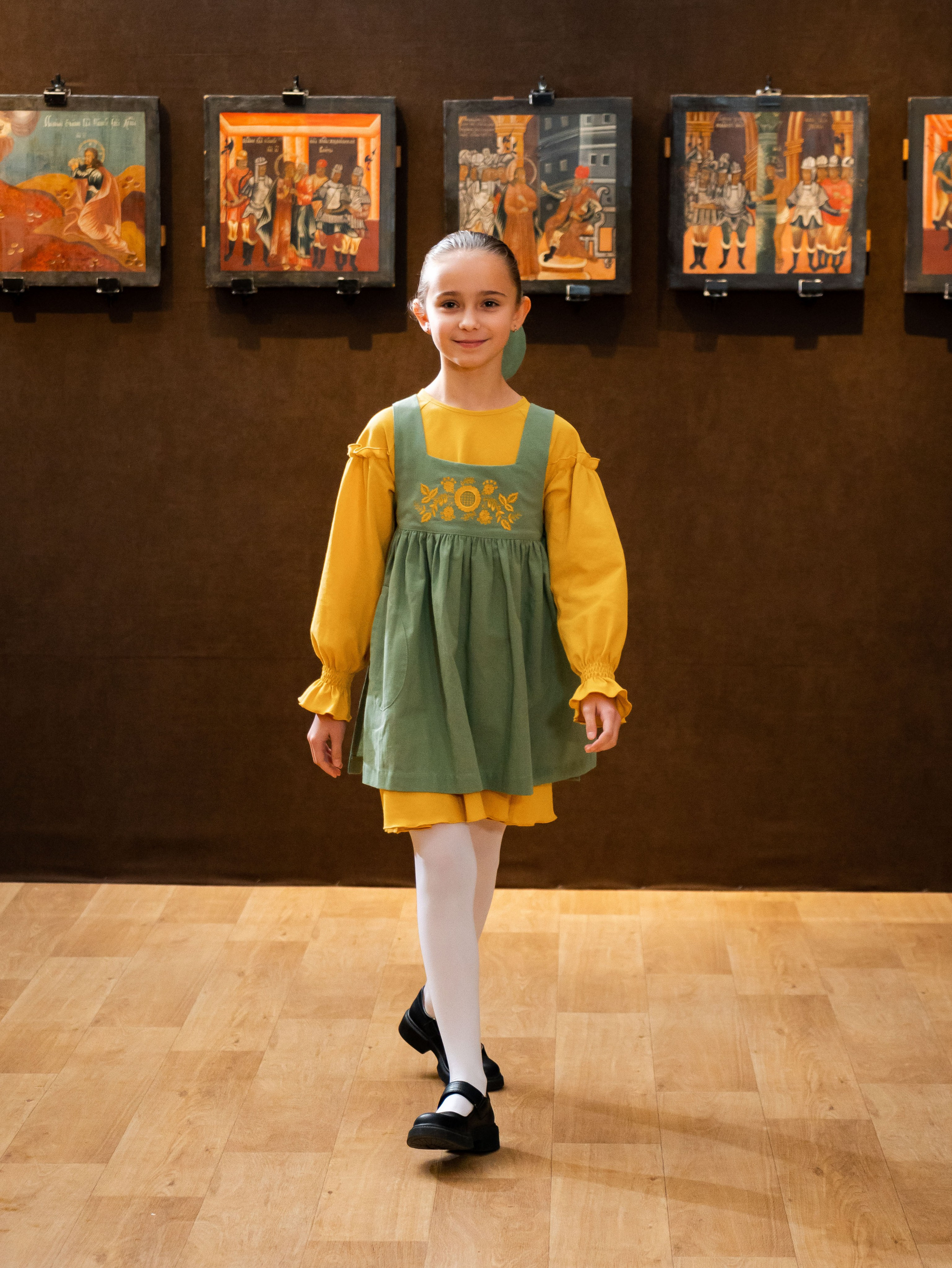 Показ одежды в рамках выставки «105. Лучшее». Фотограф Москва