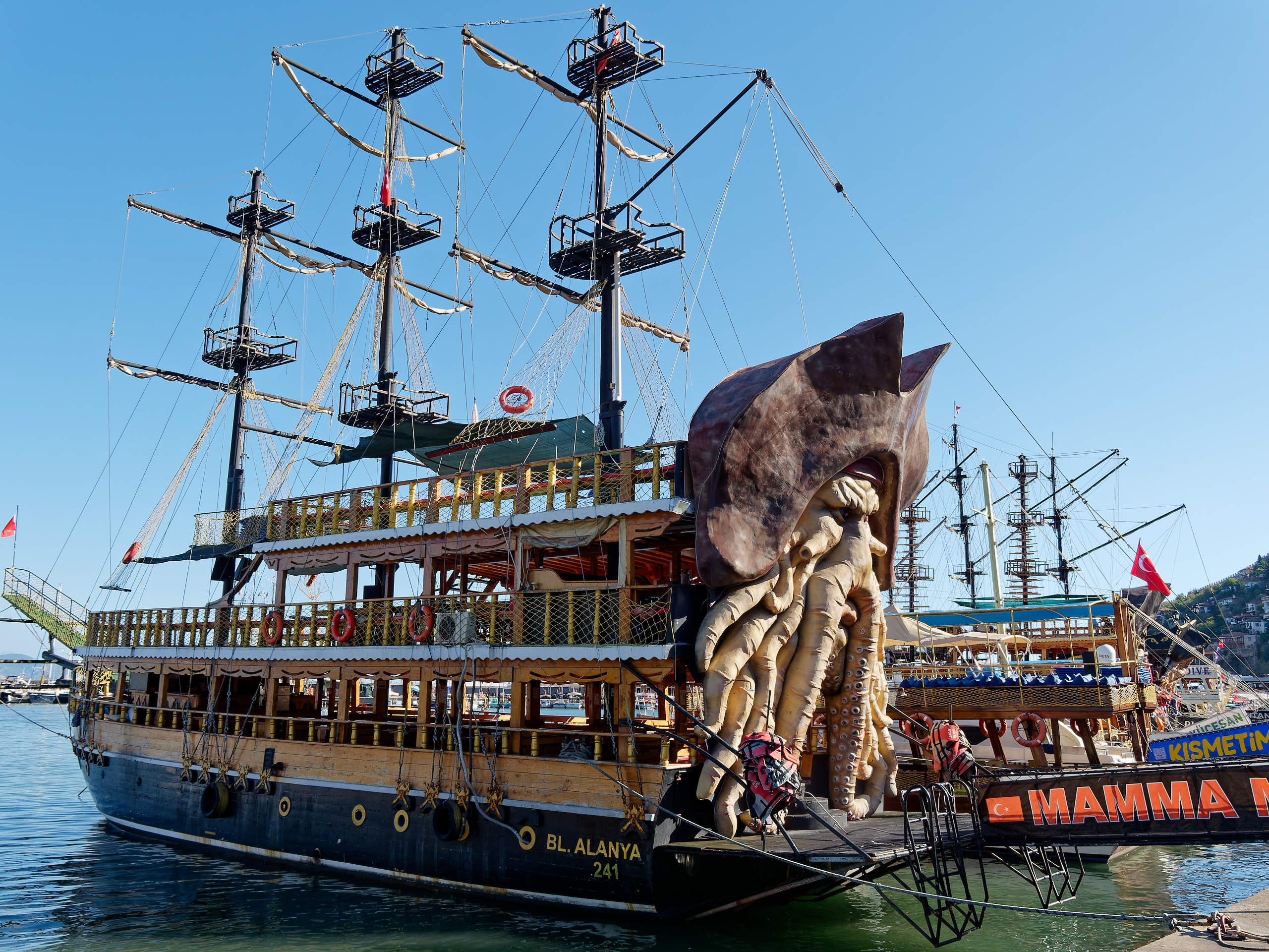 Алания 2025, порт и парк. Избранные фотографии