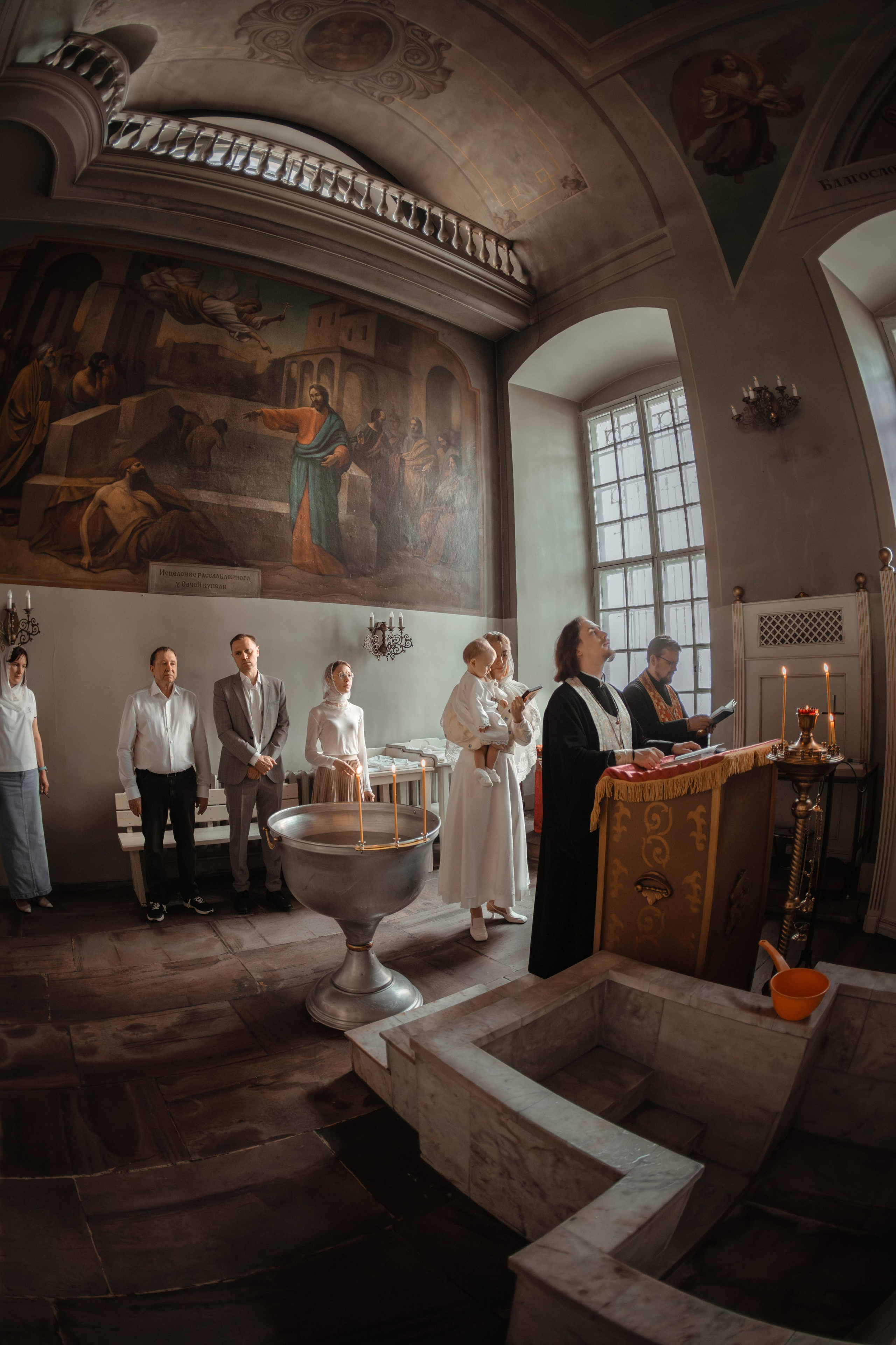 Крещение в Храме Большое Вознесение у Никитских Ворот. Фото- и видеосъёмка крещения и венчания. Фотограф на крещение Москва