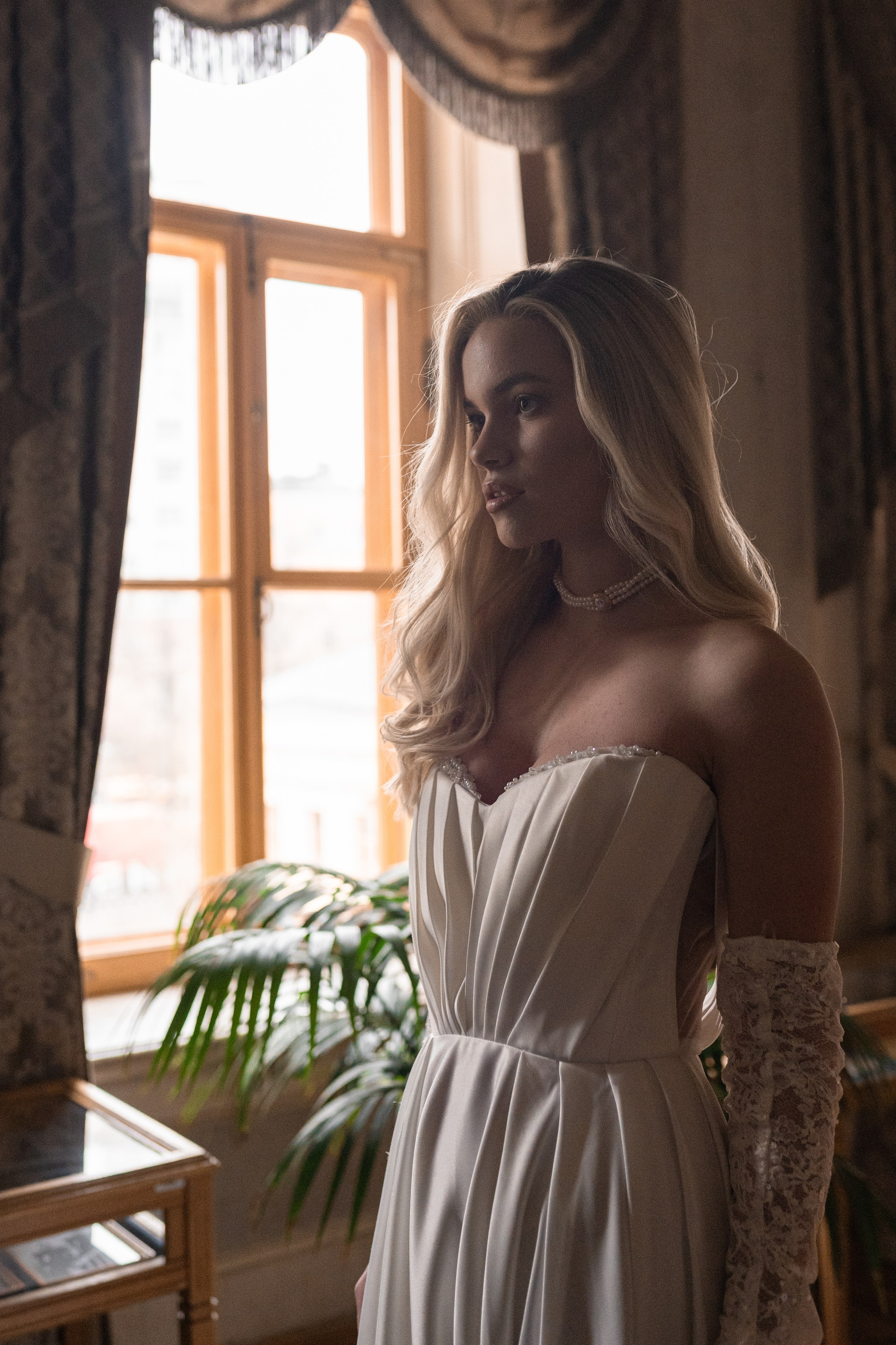 Свадебная фотосессия в Пушкинской библиотеке. Свадебный фотограф в Москве Анна Полушина