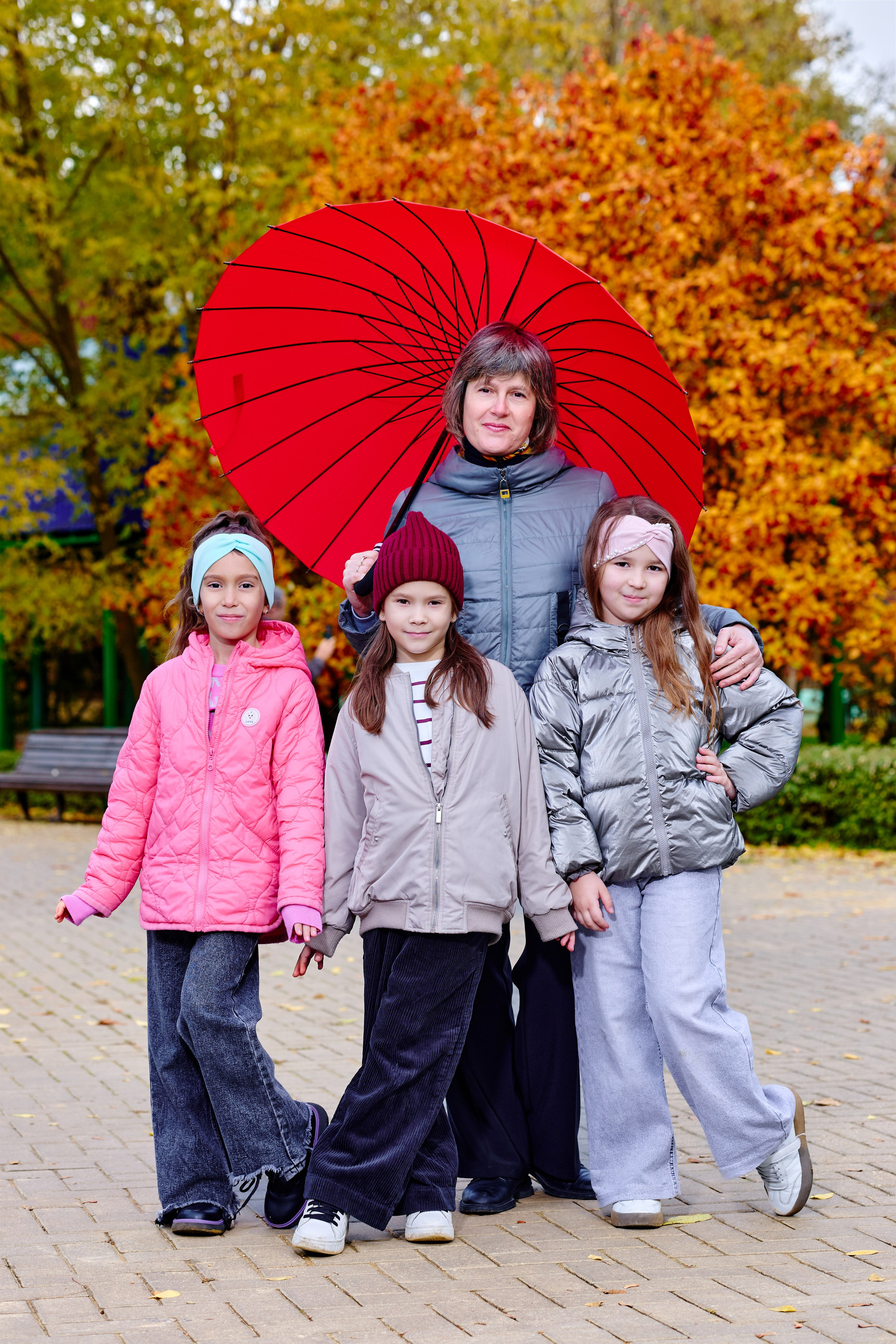 Прогулка в парке классом. Фотограф Выпускные альбомы Таганрог Сергей Коробченко