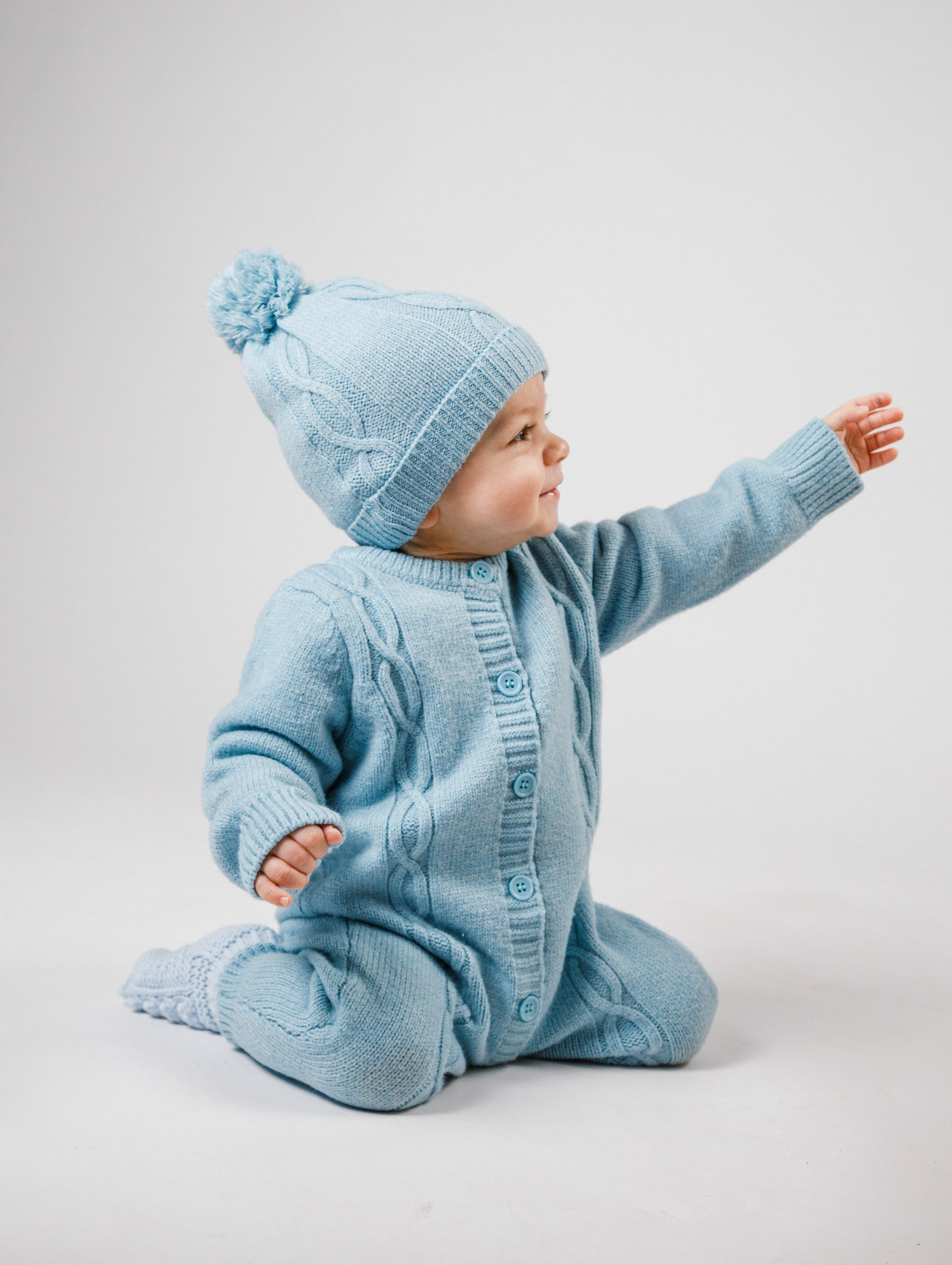 Съемка детской одежды и обуви на модели сайтов, маркетплейсов, WB, Ozon, Яндекс Маркет и др. Студия коммерческой съемки ХВОЯ