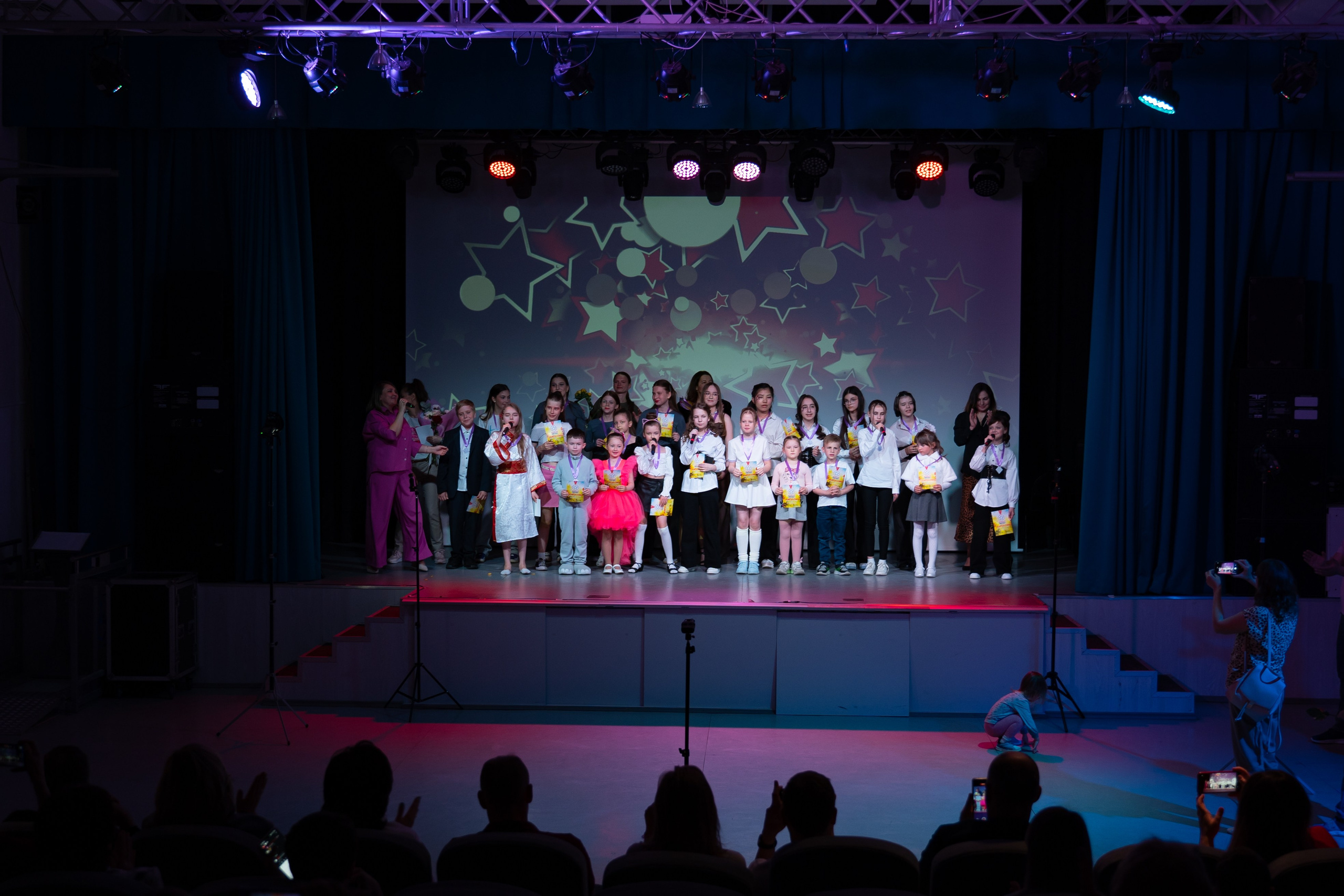 Отчетный концерт продюсерского центра «Новая Звезда». Фото / Видеосъемка в Москве