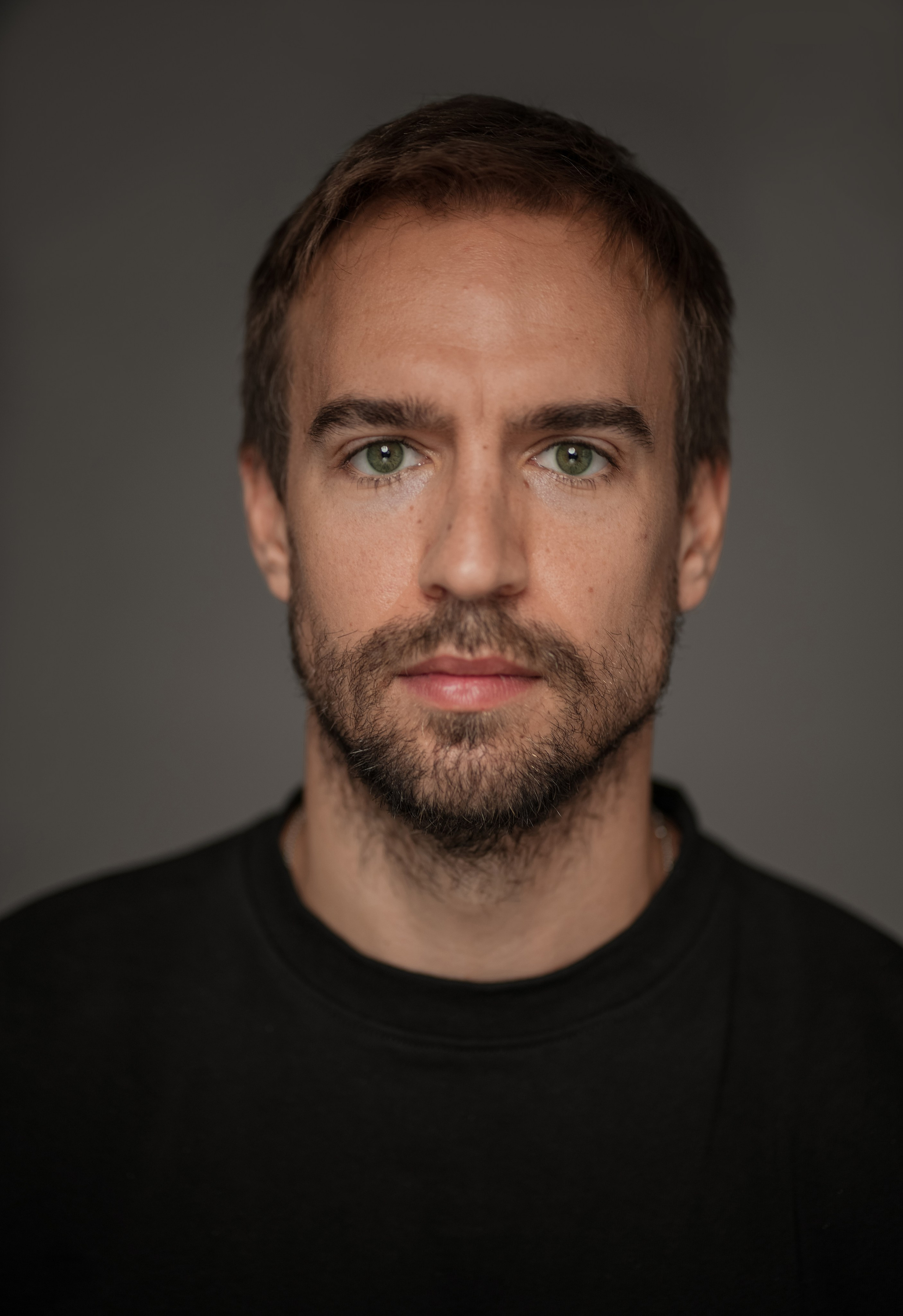 Актер Петр Романов. Портретная съемка в Москве, студийный фотограф Игорь Фомин