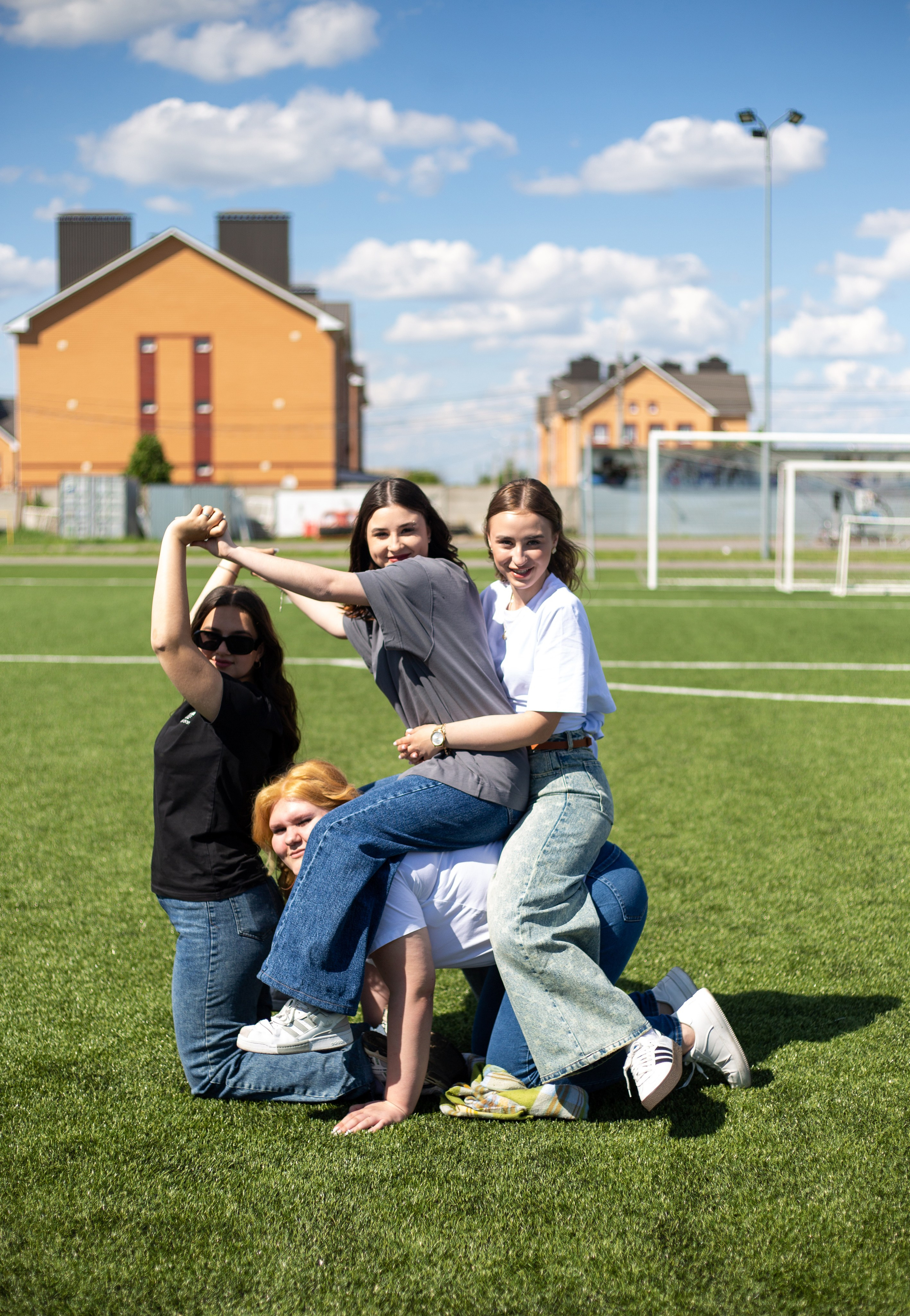 Съемка на стадионе для выпускного альбома В.Хава. Выпускные альбомы Воронеж от Веры Соколовой