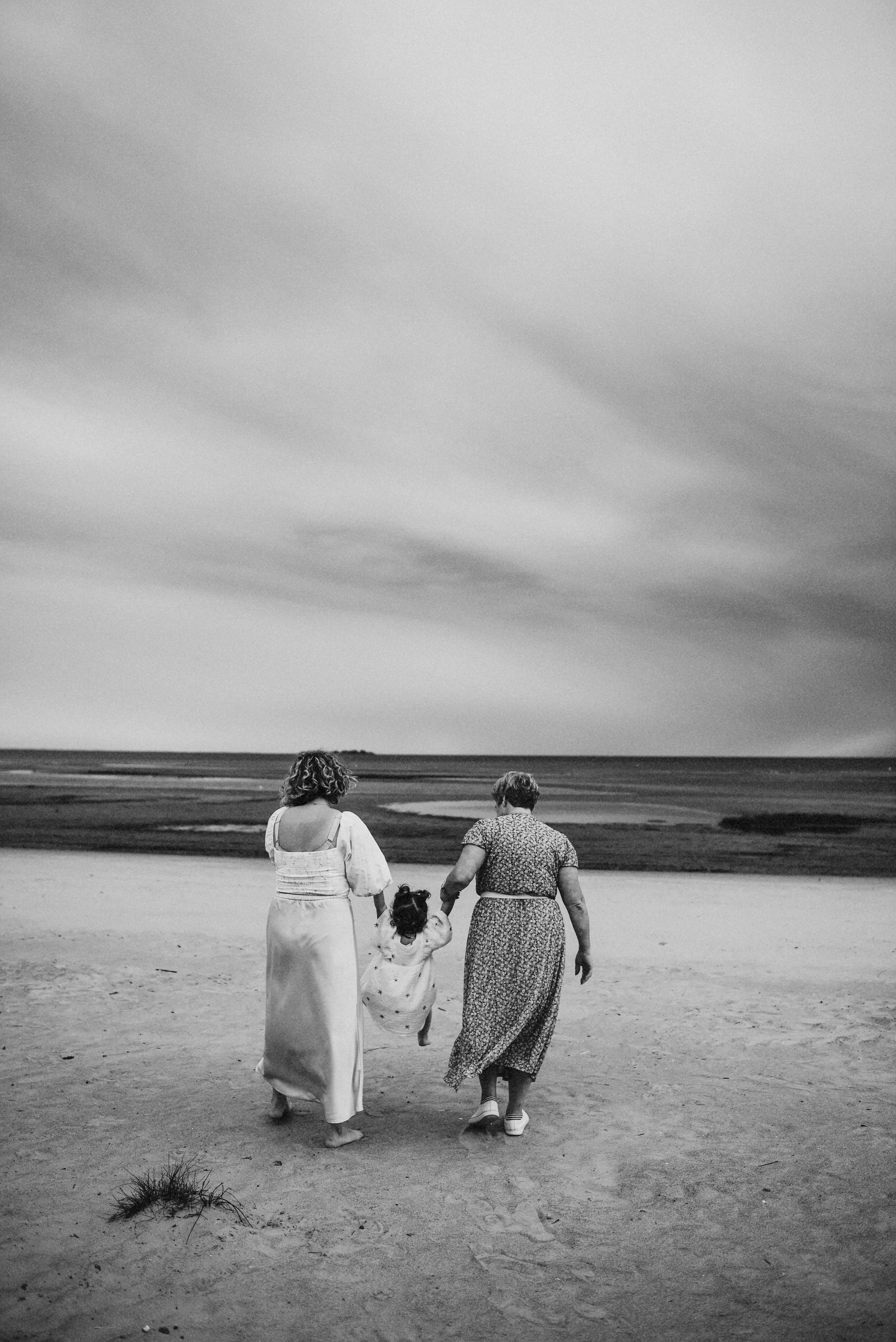 Съемка поколений на заливе. Елизавета Юлия Сергей и Ия. Семейный и свадебный фотограф в Санкт-Петербурге Яна