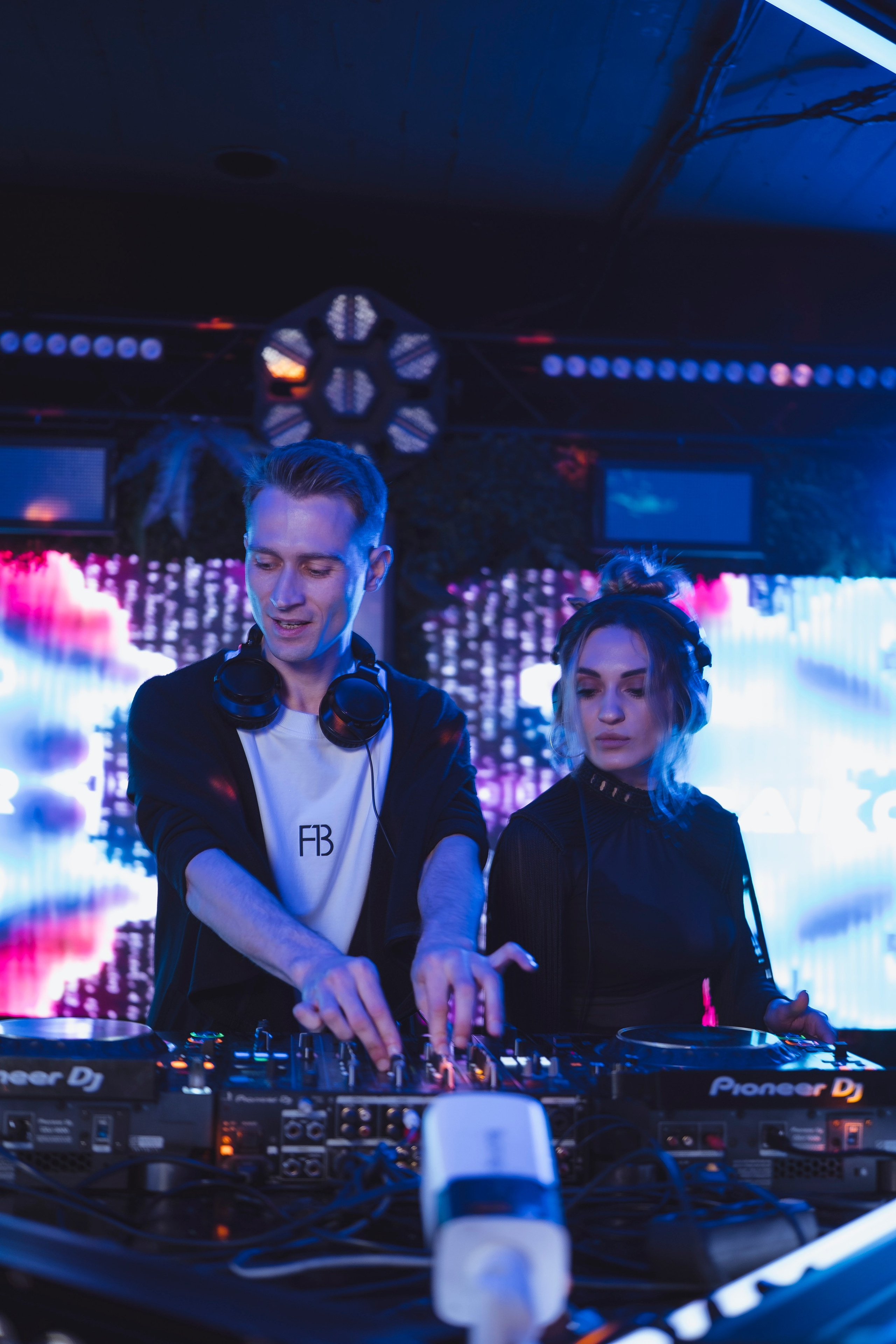 Embargo 30/03. Главная