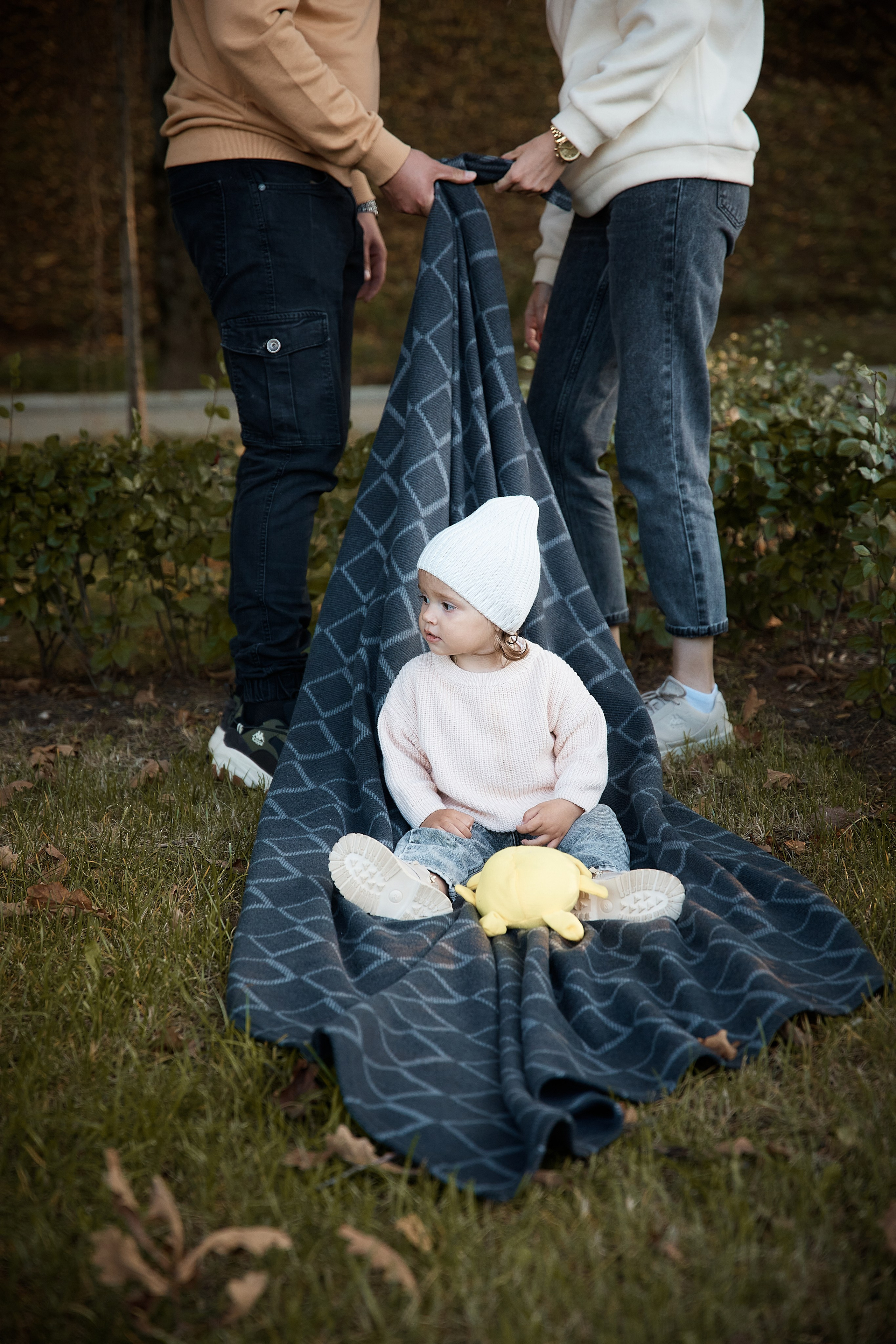 Прогулка в Алесандровском саду. Надя и Дима с дочей. Татьяна Бабаева — Фотограф