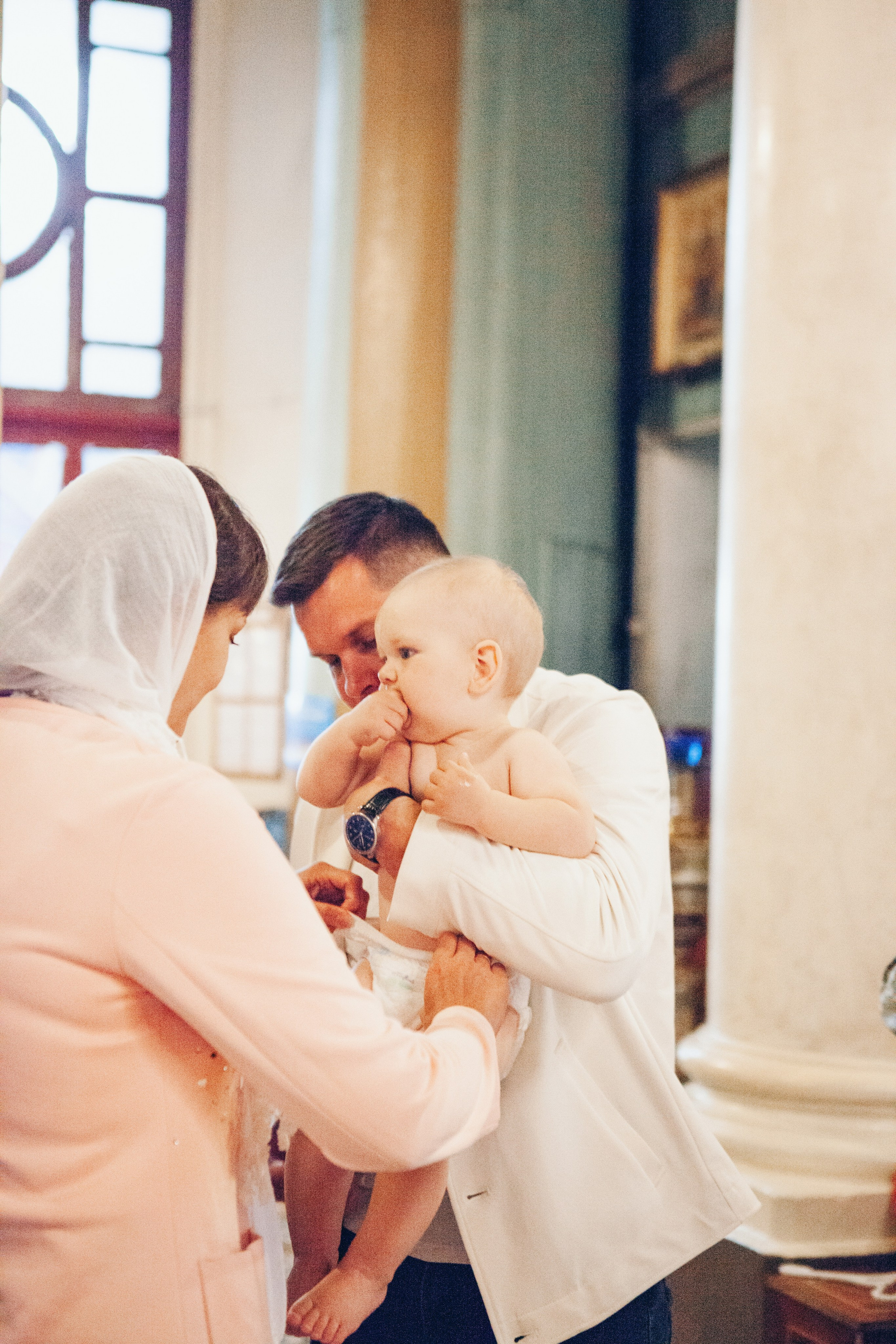 Крещение ребенка в церкви. Фотограф Ольга Ефремова