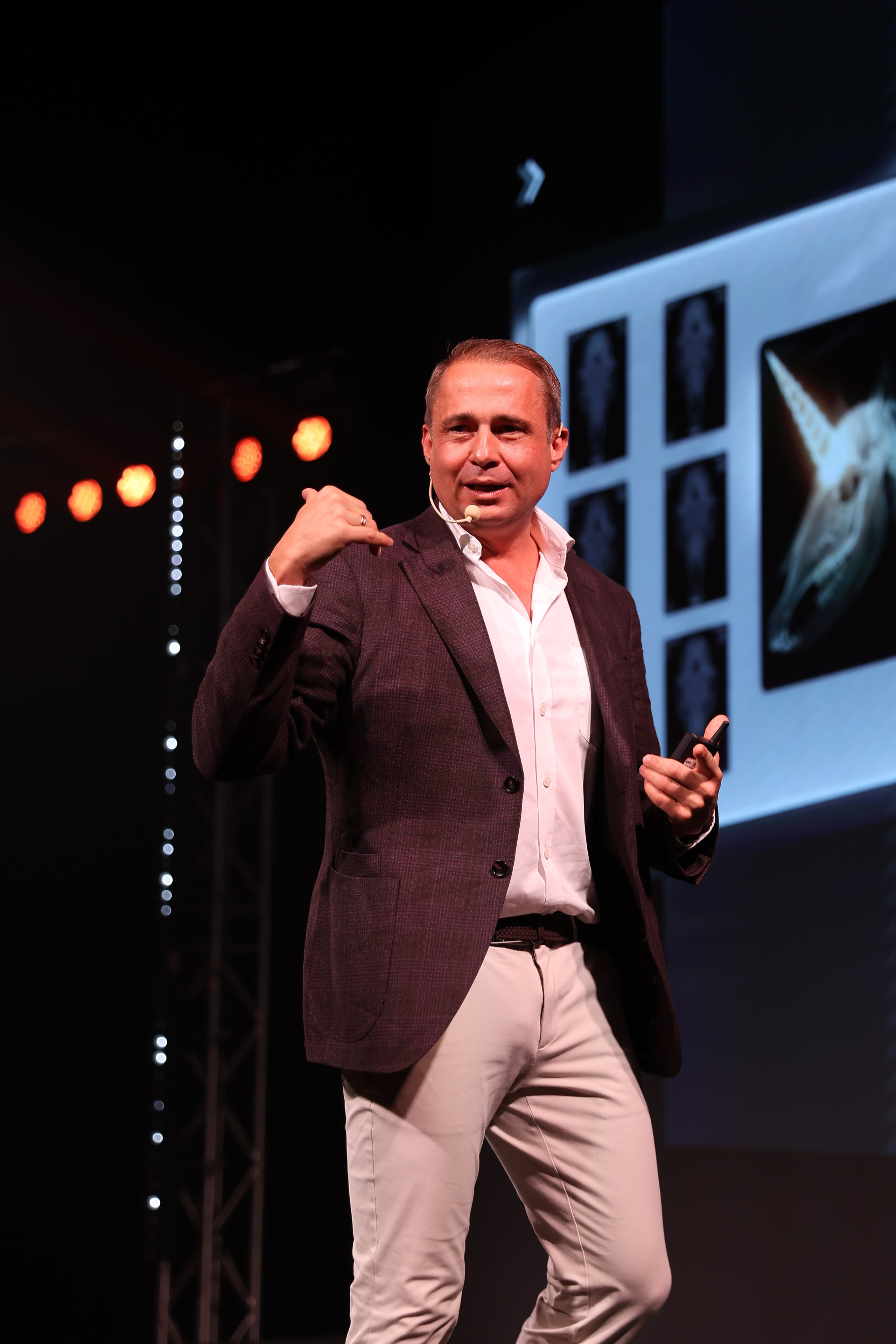 Оскар Хартманн. Business standup тур. Александра, репортажный и событийный фотограф