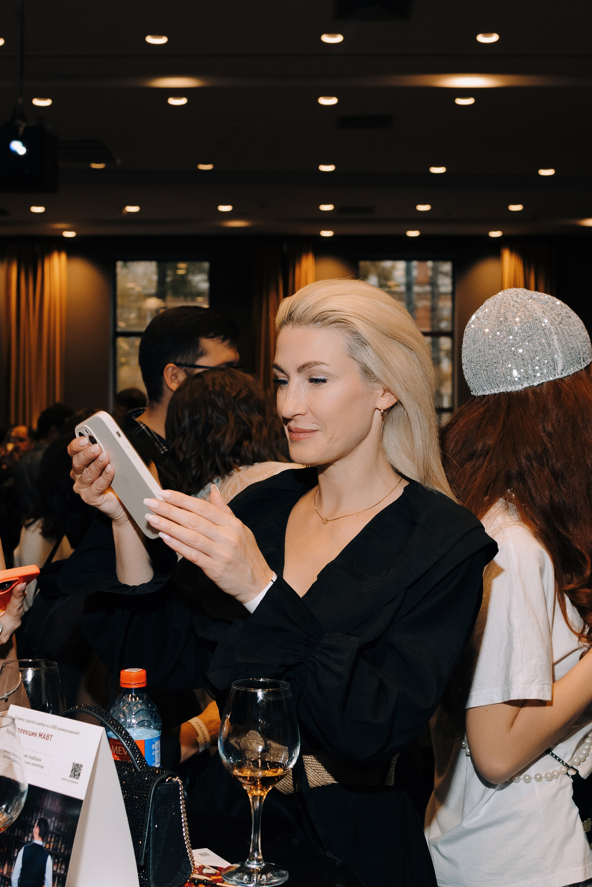 ФЕСТИВАЛЬ ВИНА И КРЕПКИХ НАПИТКОВ МАВТ-ВИНОТЕКА. Репортажный фотограф Зуев Роман г. Челябинск