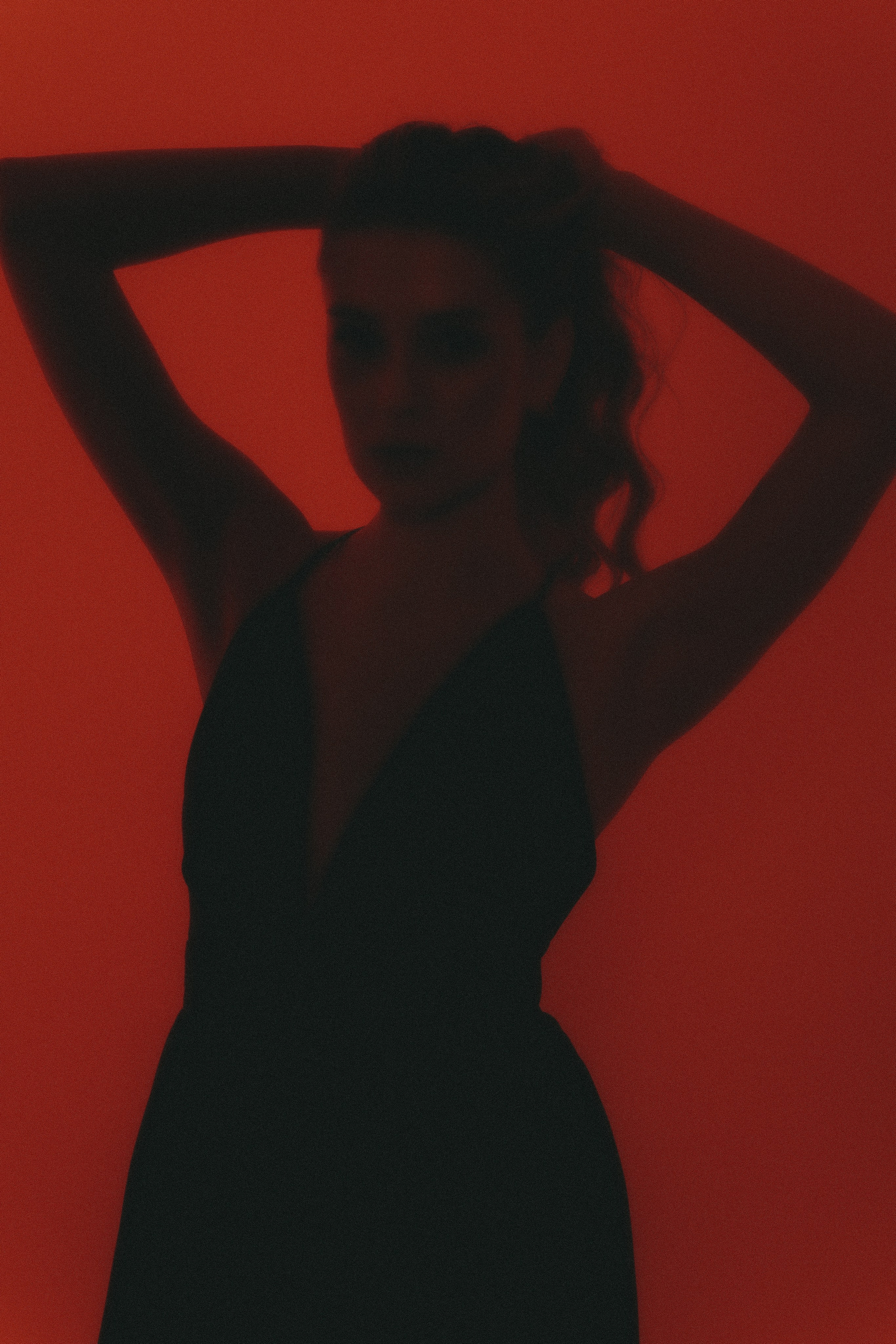 художественная женская студийная съемка в монохроме