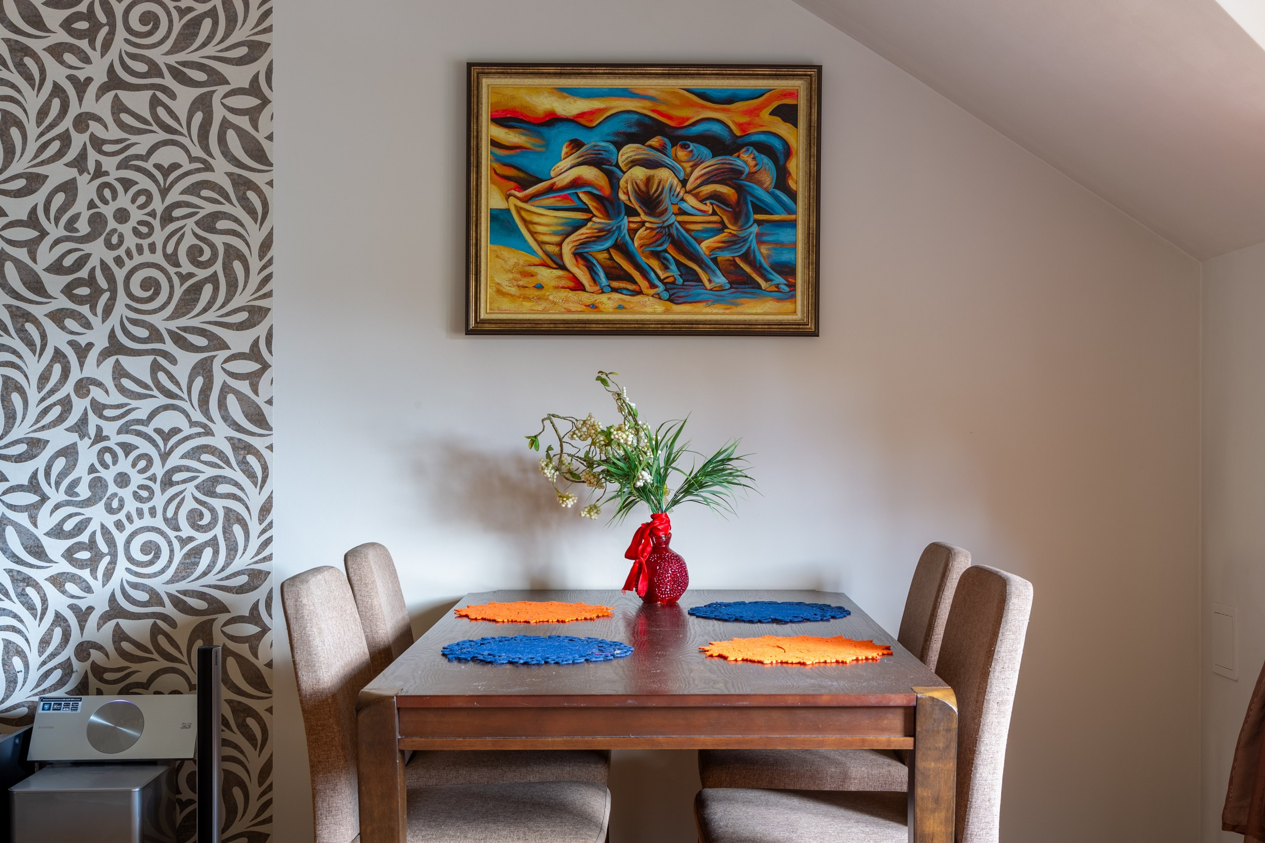 Квартира для продажи в городе Дивногорске с хоумстейджингом. Интерьерный фотограф и ретушер в Красноярске Денис Антропов