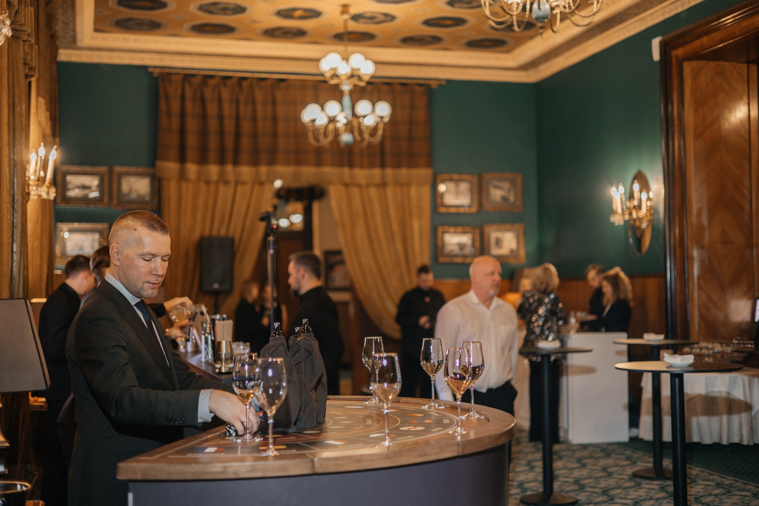 Первый клиентский банк «Бурлеск NY» Ресторан Яръ. Фотограф Москва Людмила Белова