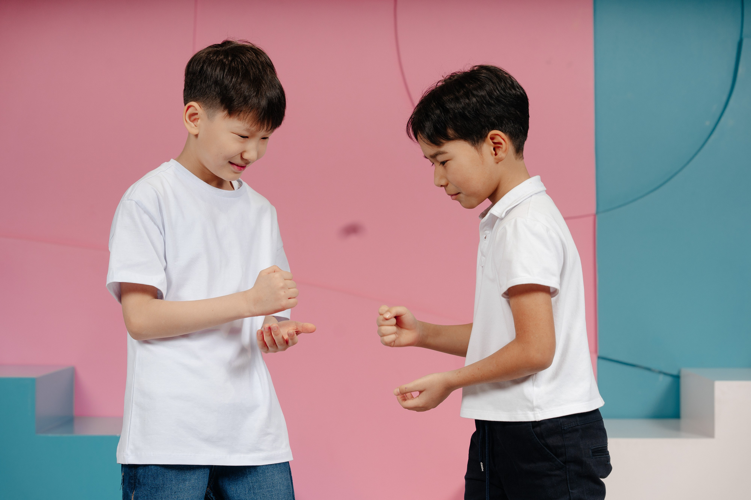 По двое. Выпускные альбомы в Нур-Султане (Астана) и по всему Казахстану