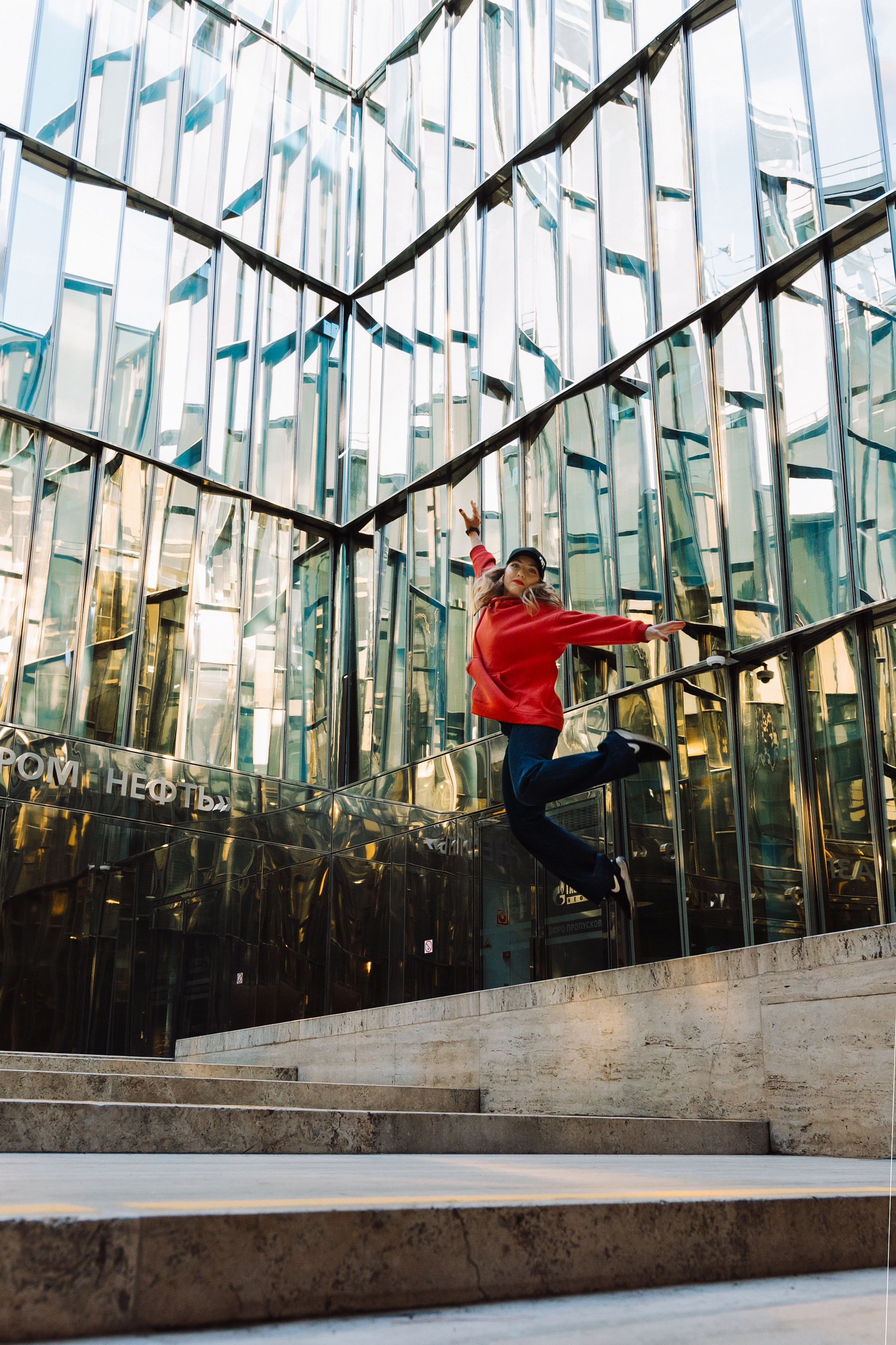 Наташа в Зазеркалье. Зеркальный дворик. Портфолио