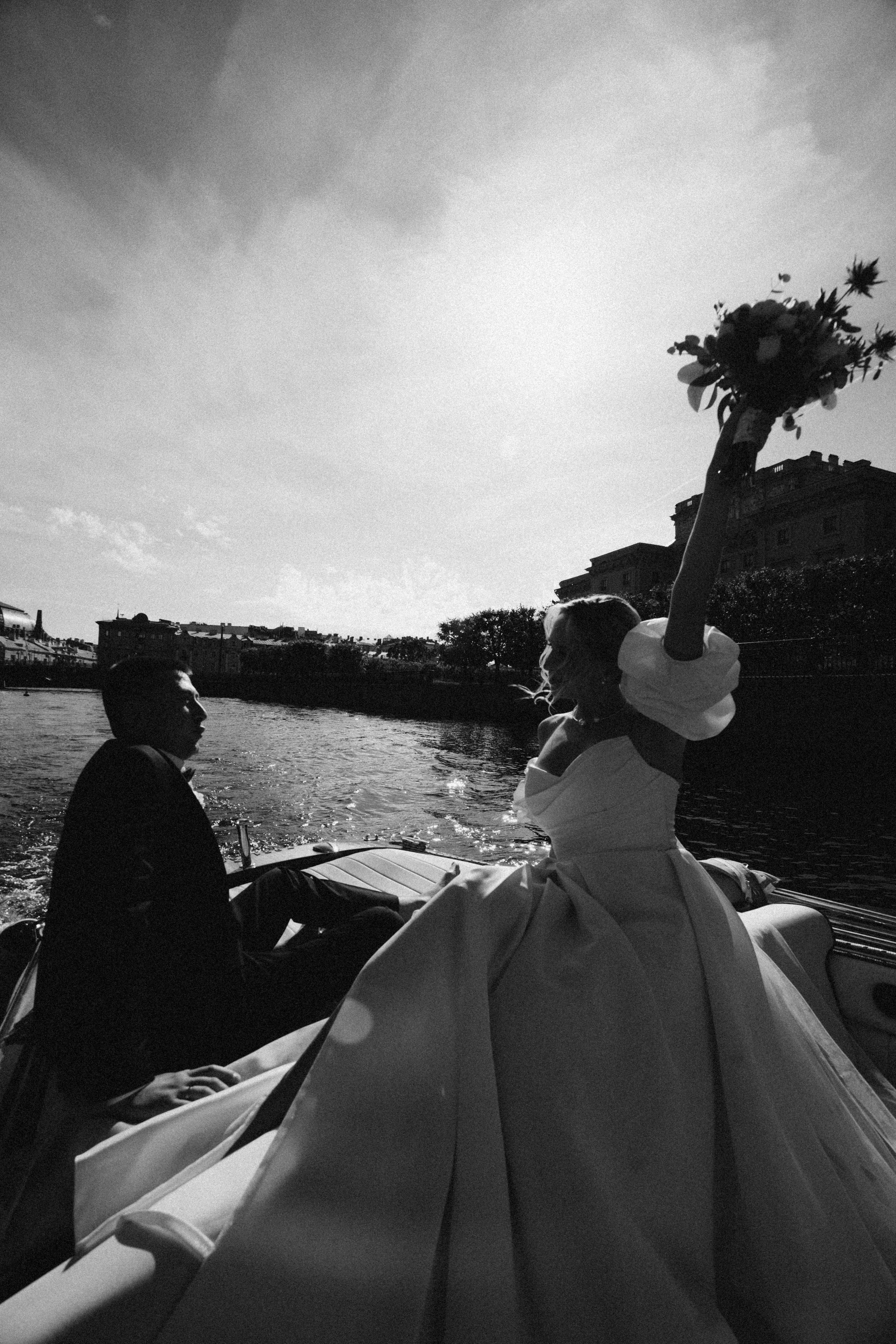 СВАДЕНБНАЯ СЬЕМКА НА КАТЕРЕ ПО КАНАЛАМ САНКТ-ПЕТЕРБУРГА И В АКВАТОРИИ НЕВЫ. Профессиональный фотограф, Санкт-Петербург — Виктория Богомолова