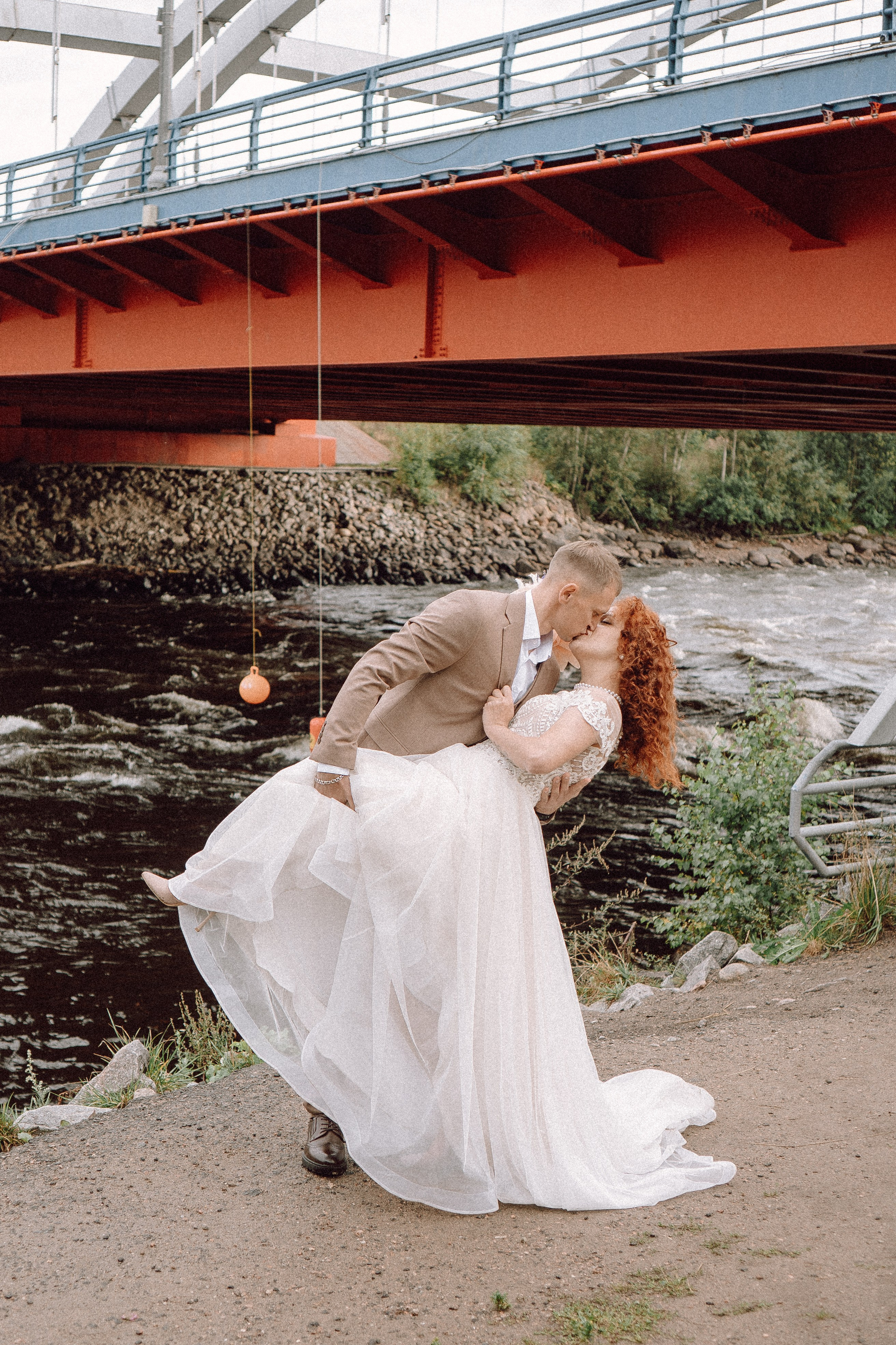 СВАДЕБНАЯ ФОТОСЕССИИЯ ПАРЫ В ГОРОДЕ ПРИОЗЕРСК В СОСНОВОМ ЛЕСУ И С ПИКАПОМ. Профессиональный фотограф, Санкт-Петербург — Виктория Богомолова