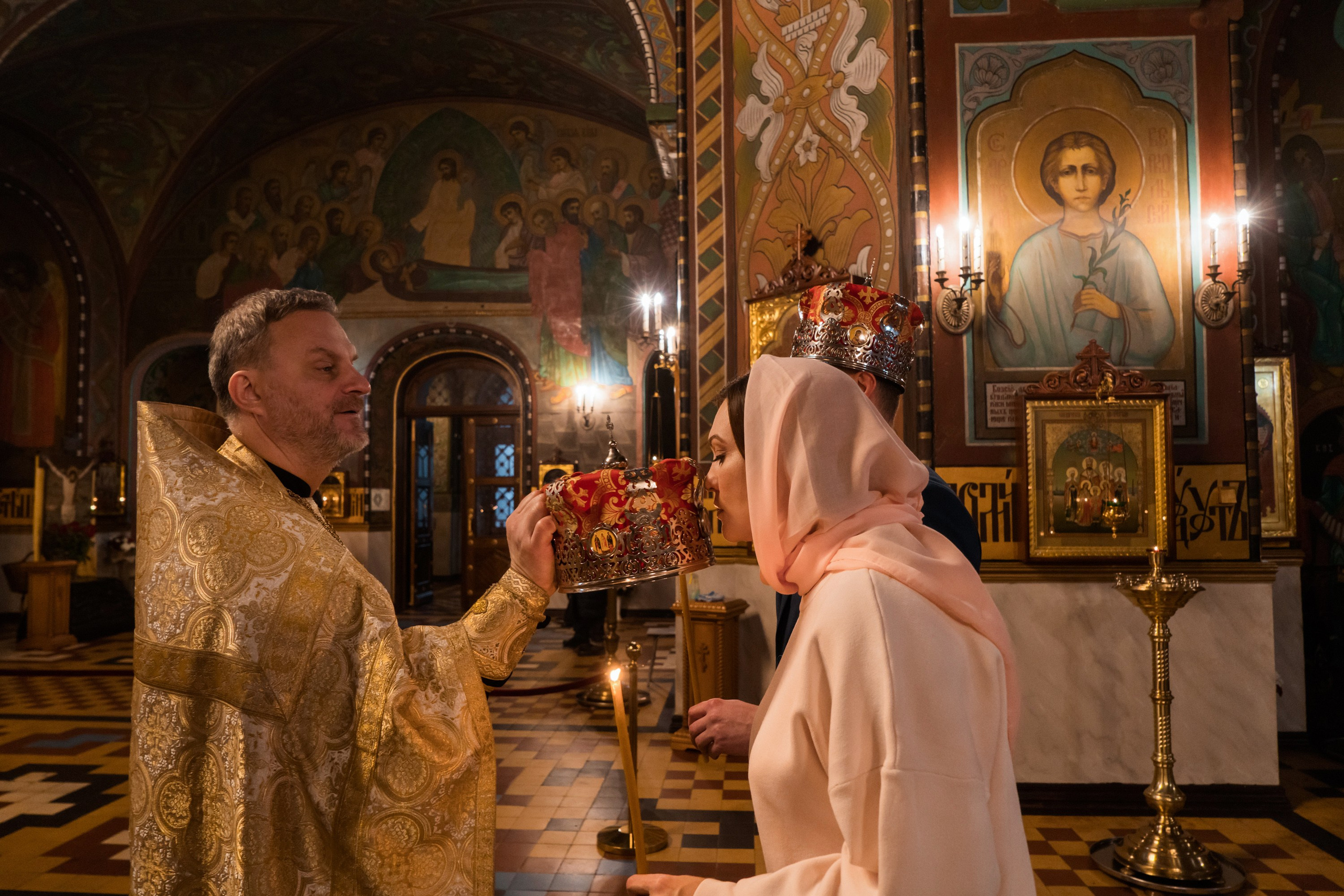 Венчание в храме Петра и Павла в Петергофе. Контент- фотограф, рилсмейкер в Санкт- Петербурге Елена Грие