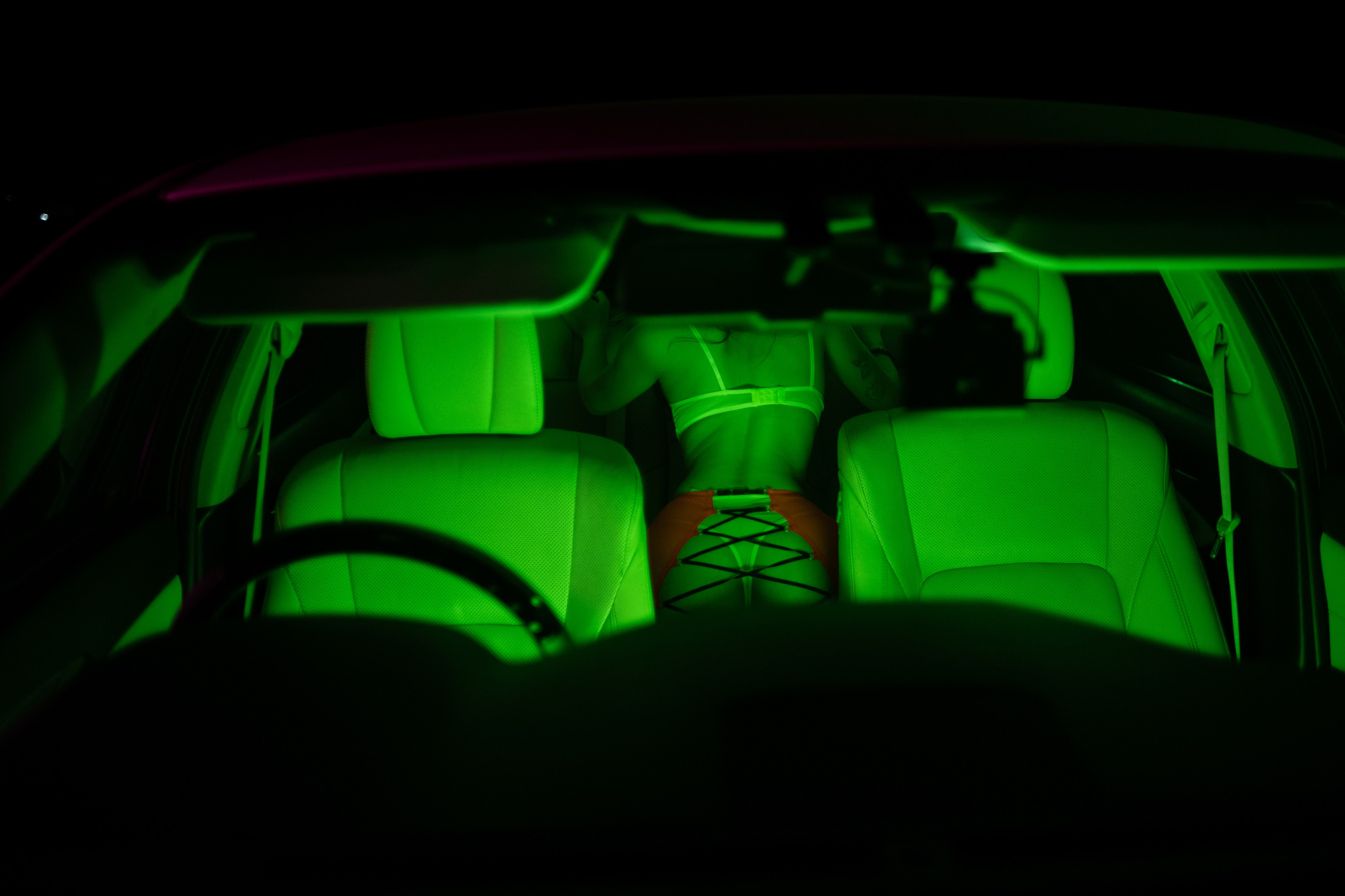 Неоновое настроение Насти. Фотограф Коробова Екатерина