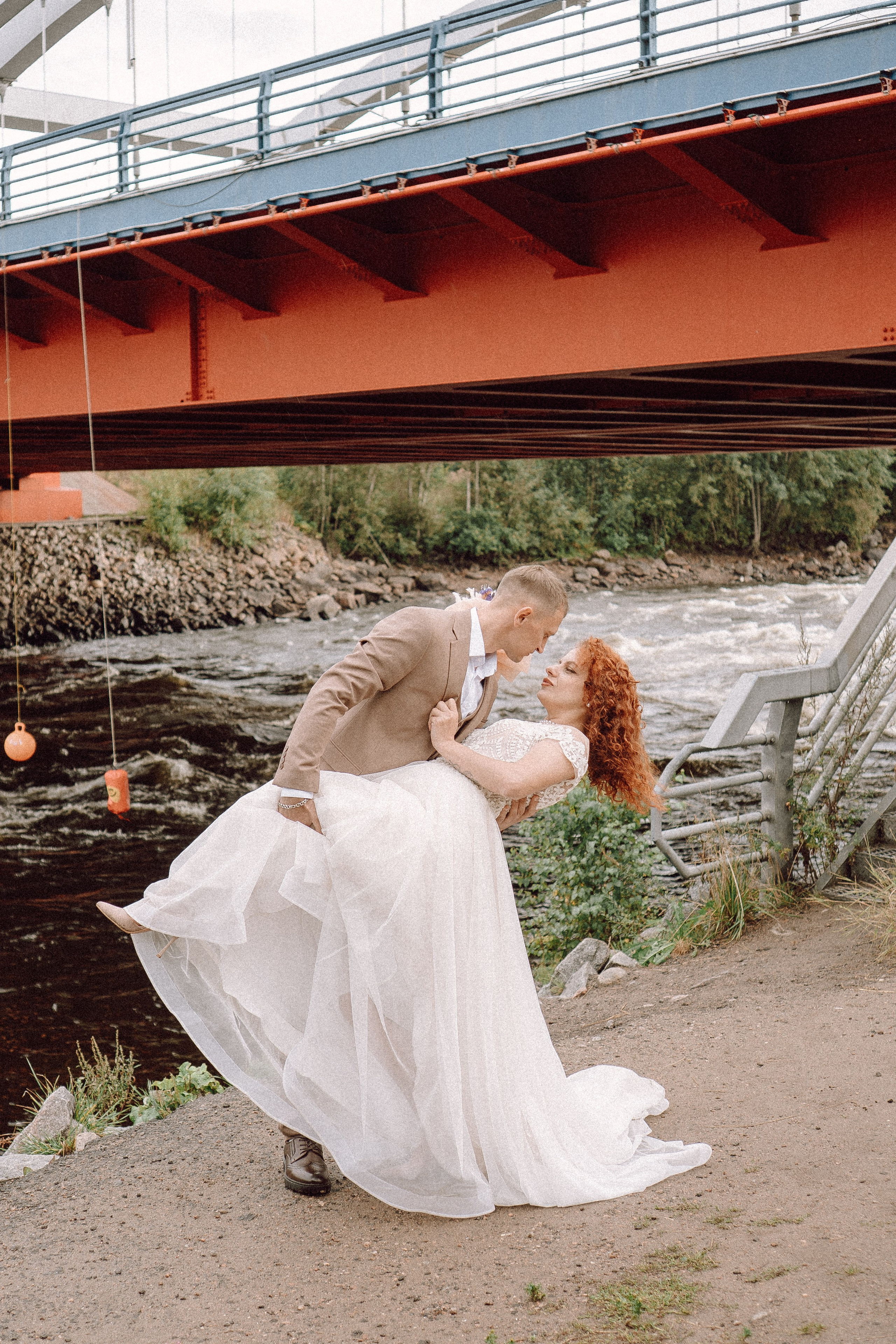 СВАДЕБНАЯ ФОТОСЕССИИЯ ПАРЫ В ГОРОДЕ ПРИОЗЕРСК В СОСНОВОМ ЛЕСУ И С ПИКАПОМ. Профессиональный фотограф, Санкт-Петербург — Виктория Богомолова