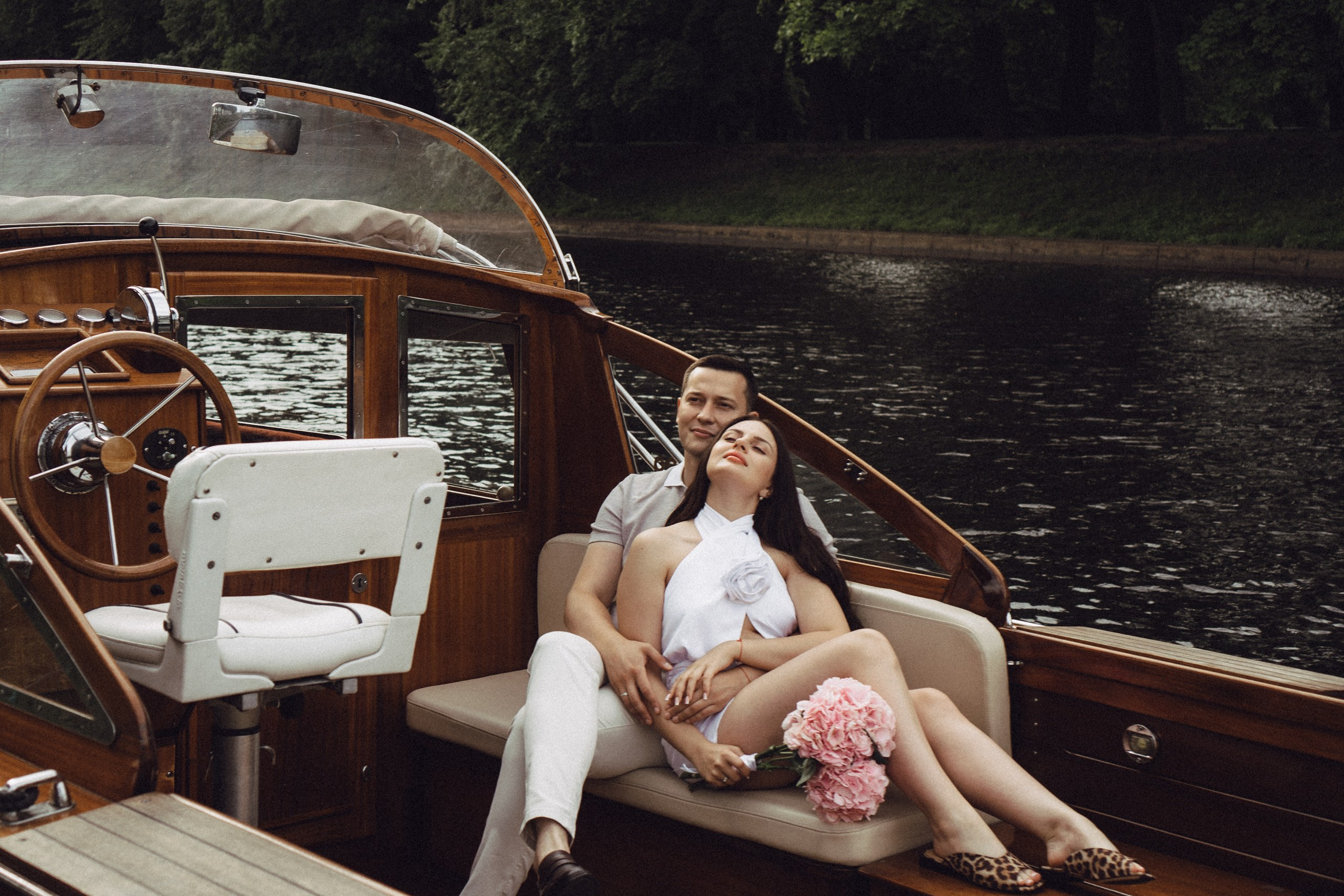 СВАДЕНБНАЯ СЬЕМКА НА КАТЕРЕ ПО КАНАЛАМ САНКТ-ПЕТЕРБУРГА И В АКВАТОРИИ НЕВЫ. Профессиональный фотограф, Санкт-Петербург — Виктория Богомолова