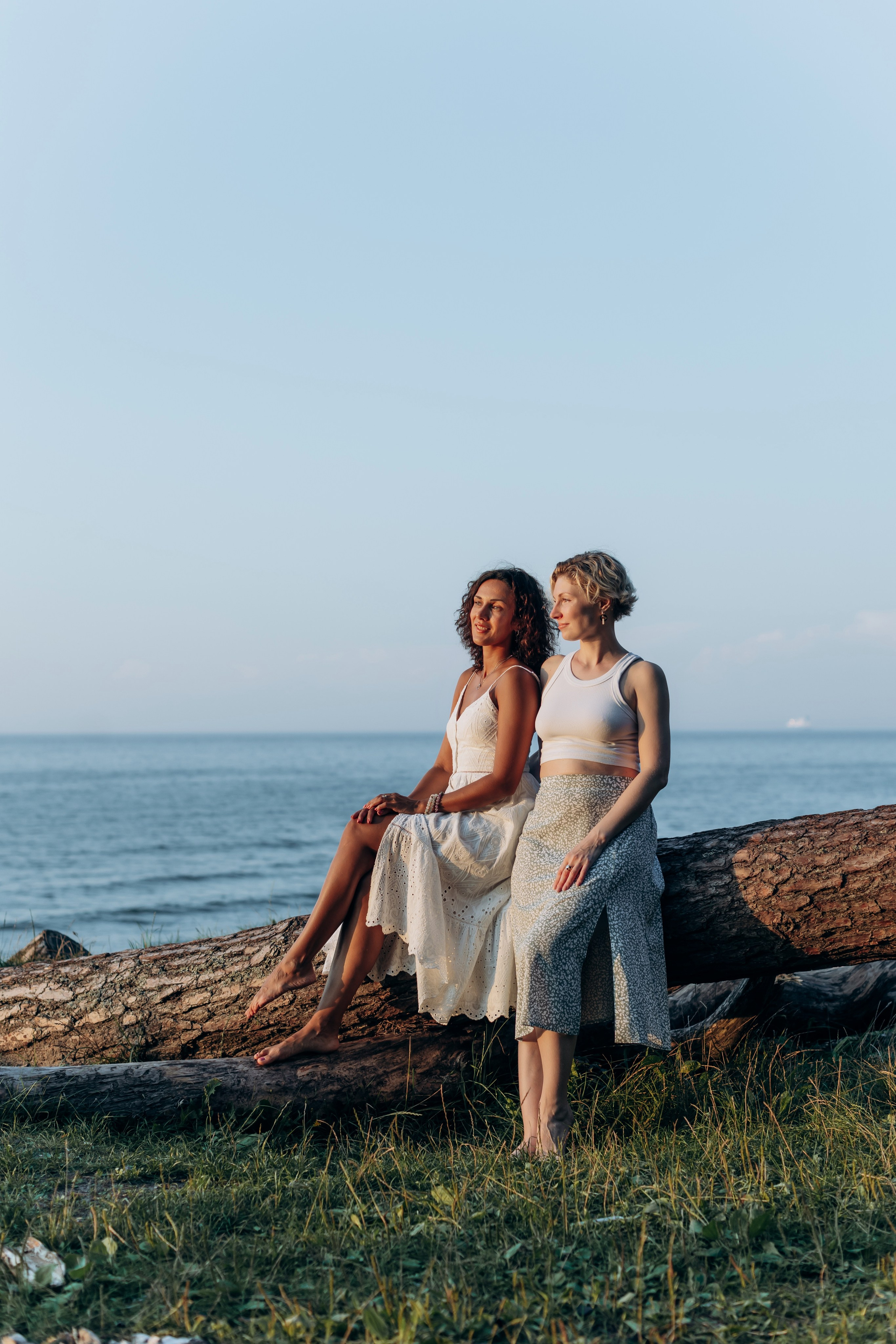 Подруги Пионеский Сосновый бор закат. Фотограф в Калининграде свадебная фотография, репортажная, фотосессии