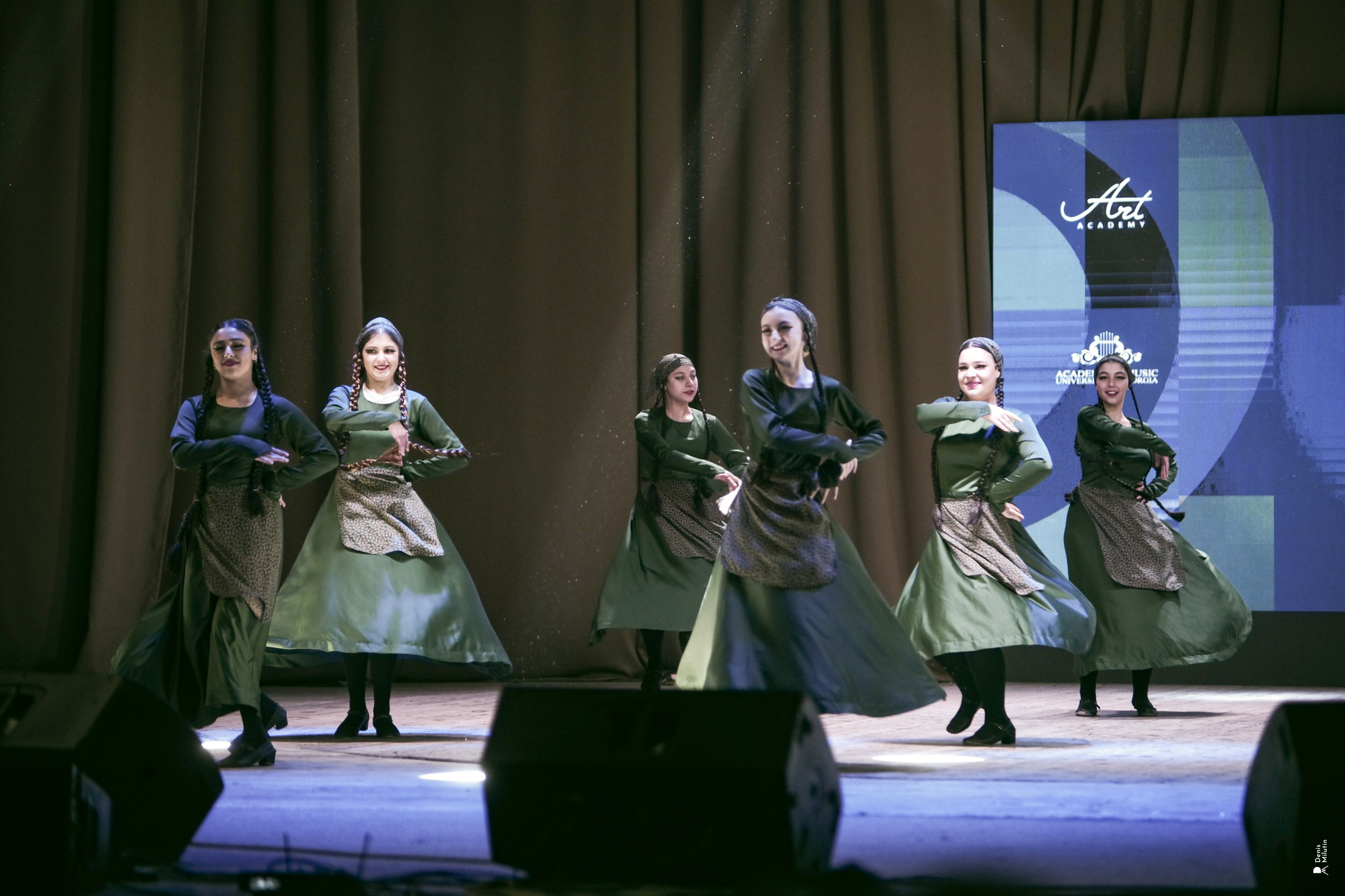 Танцы в Хоби. Портретный фотограф Денис Милютин