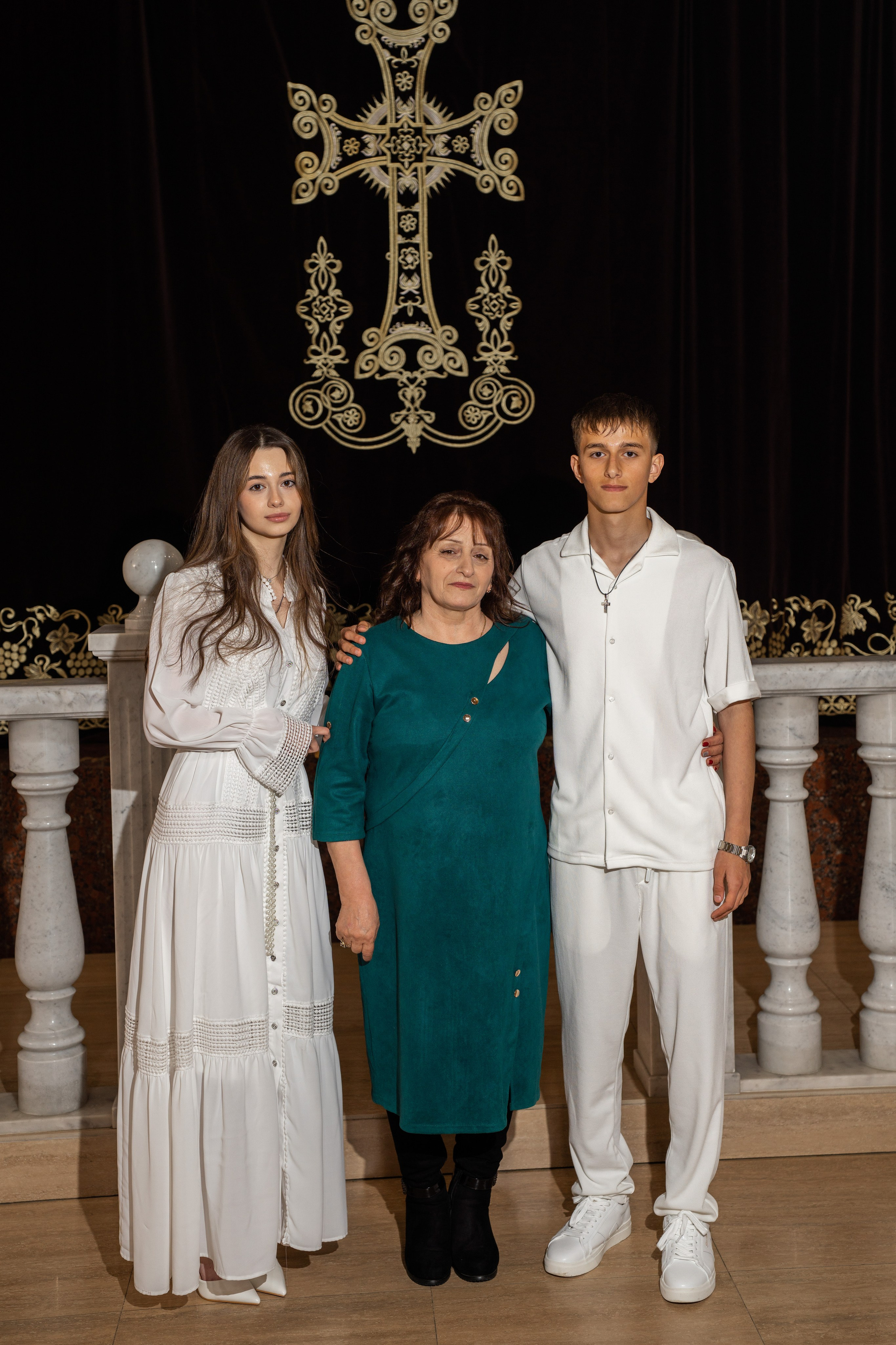 Крещение  ребёнка в храме. Фотограф видеограф Геннадий Янбаев в Сочи, Краснодаре