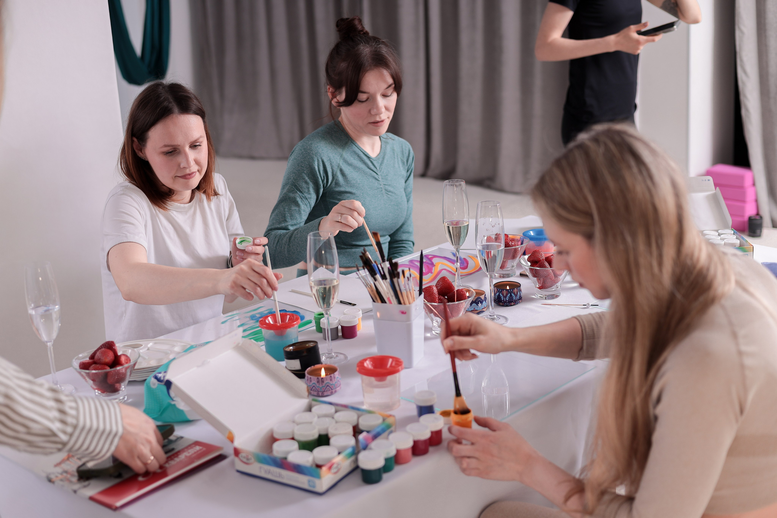 Арт-терапия + аэройога. Фотограф Надршина Лилия