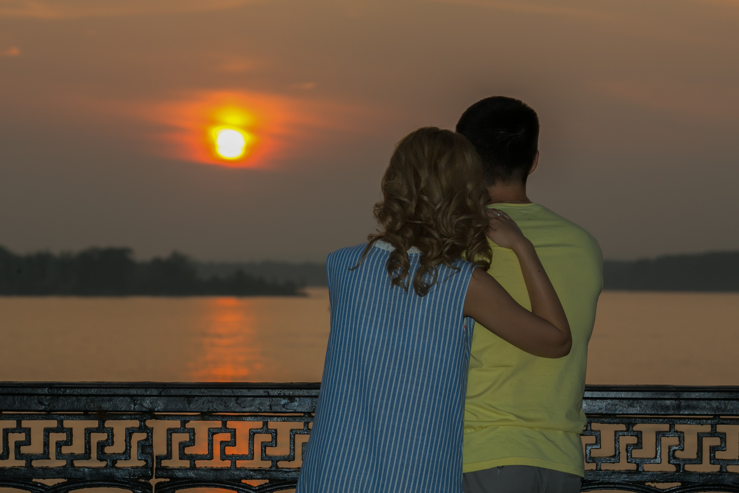 Love Story на набережной в Самаре. Свадебный фотограф, видеограф в Самаре, Самарской области. Видеосъемка