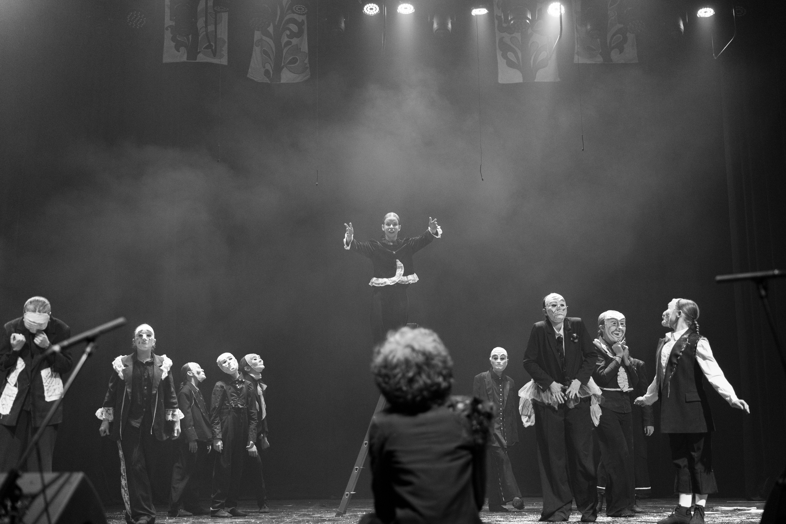 Гоголь. Зарисовки. Фотограф Сергей Ловкий